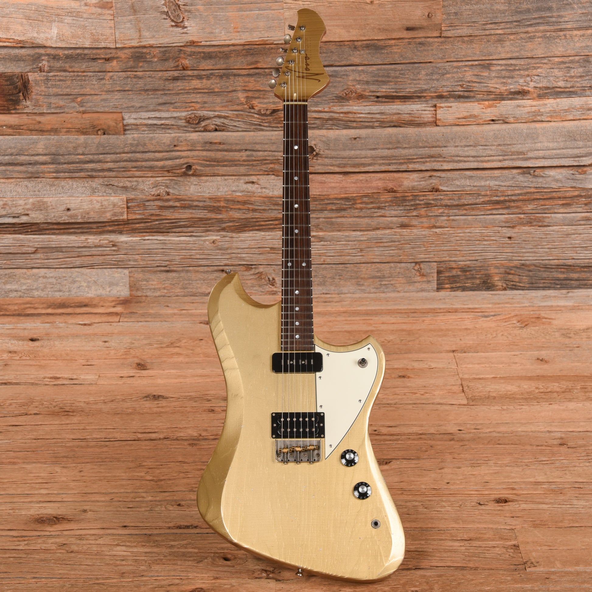 Novo Voltur Gold Electric Guitars / Solid Body