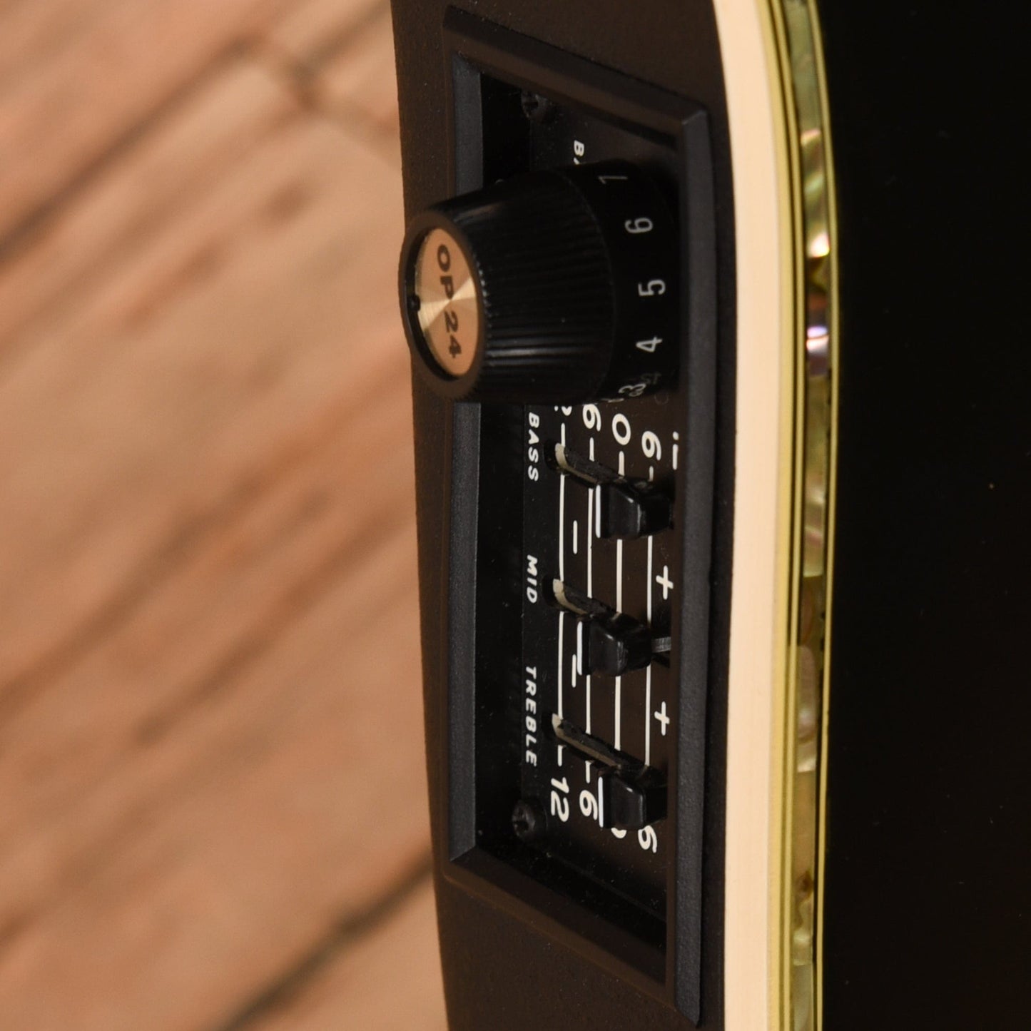 Ovation 1869 Custom Legend Black 1900 Acoustic Guitars / Built-in Electronics