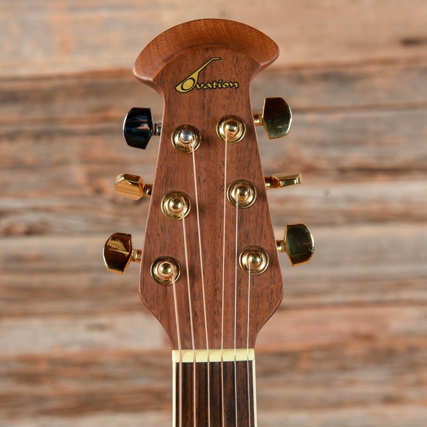 Ovation CS257 Celebrity Deluxe Natural 2000 Acoustic Guitars / Built-in Electronics