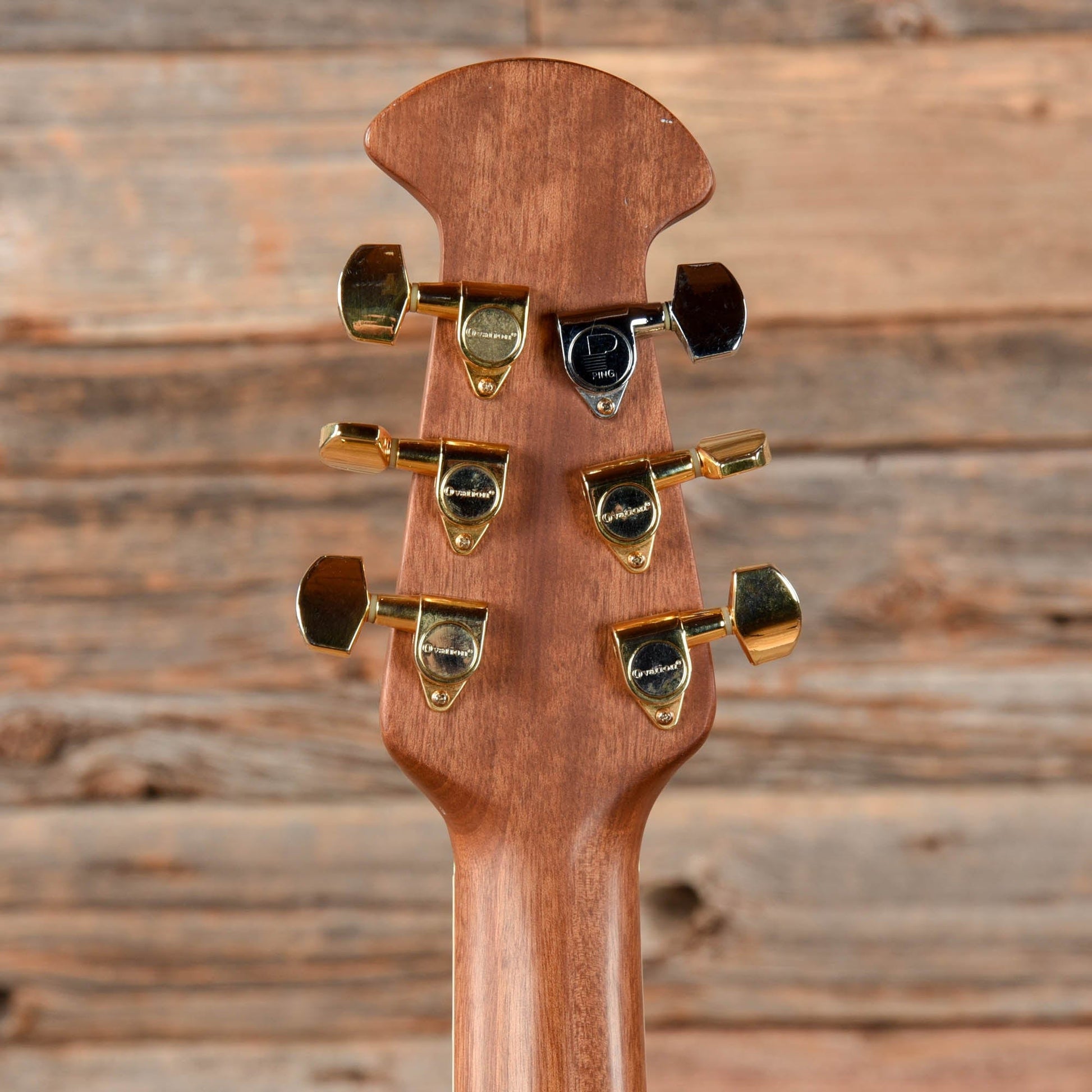 Ovation CS257 Celebrity Deluxe Natural 2000 Acoustic Guitars / Built-in Electronics