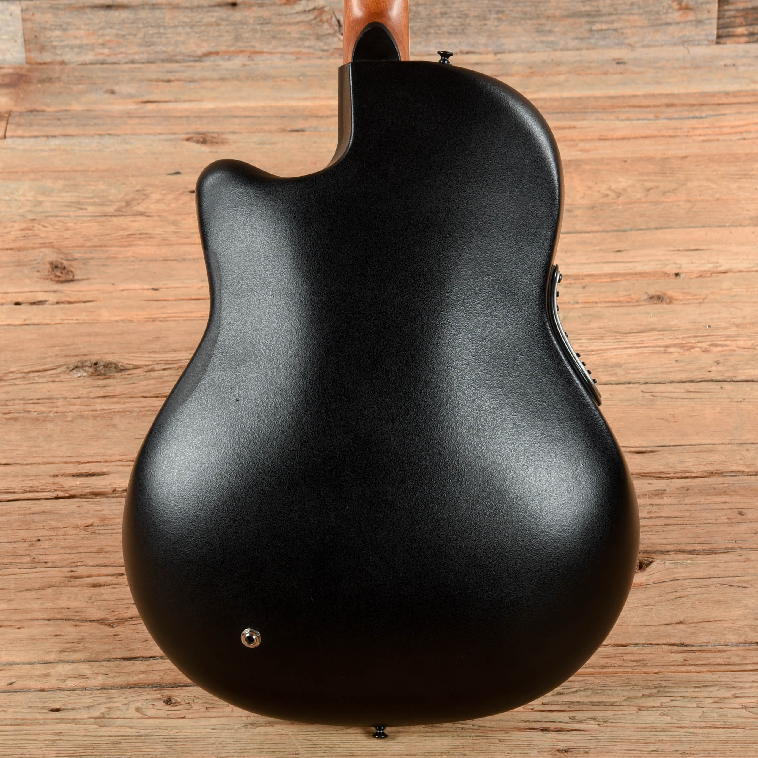 Ovation Celebrity CC057 Natural – Chicago Music Exchange