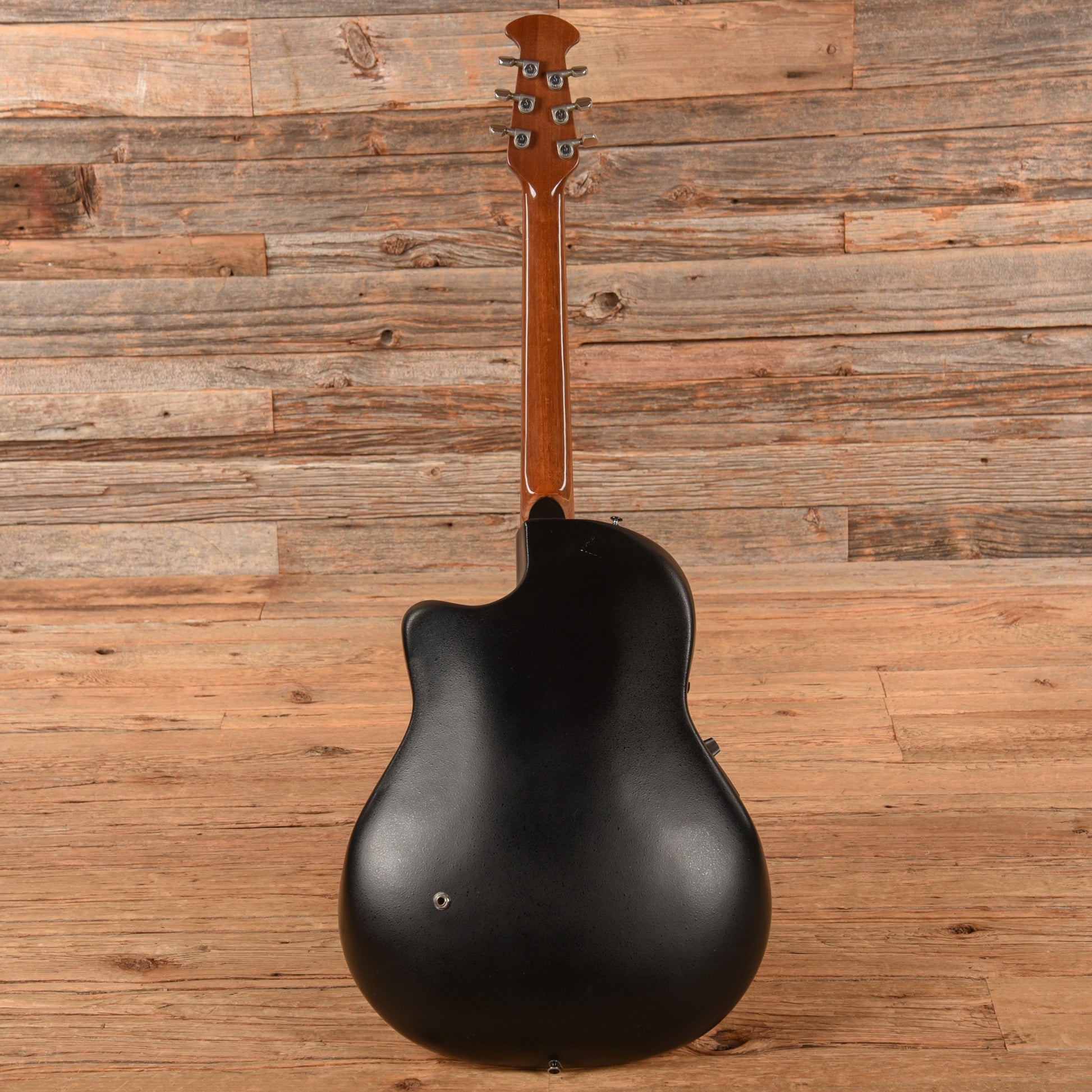 Ovation 3862 White Acoustic Guitars / OM and Auditorium