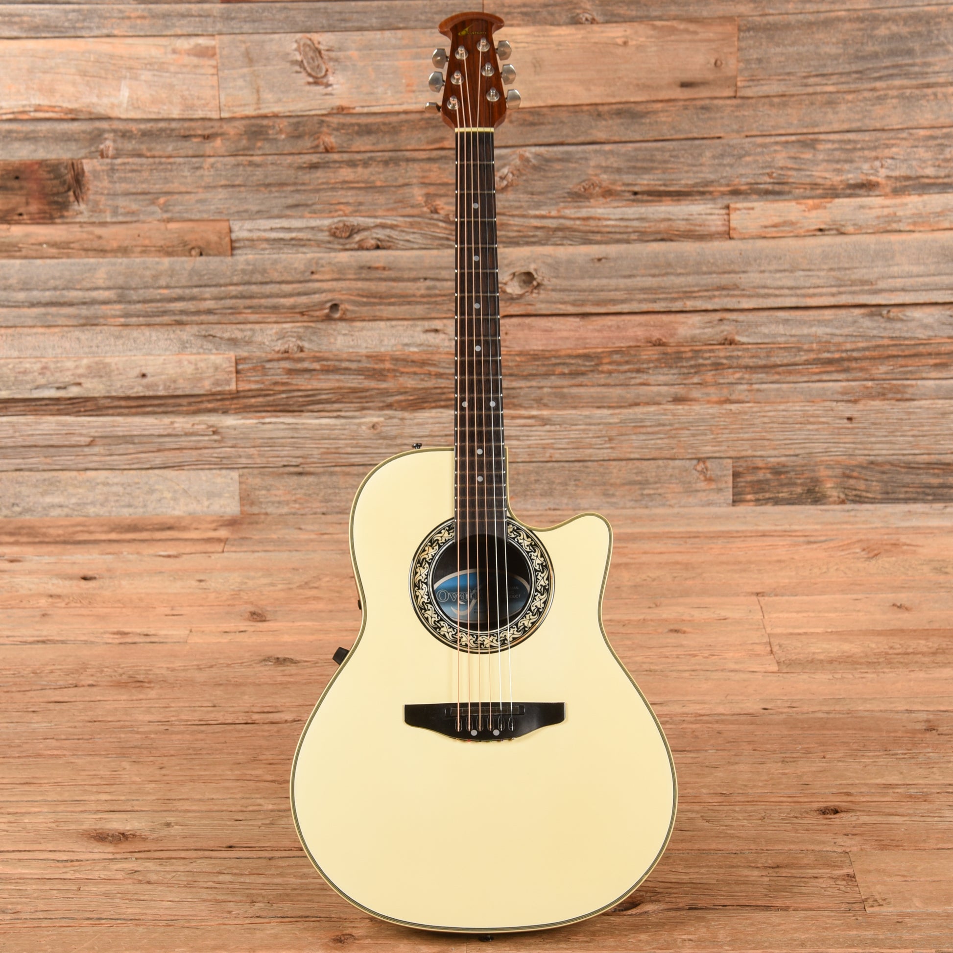 Ovation 3862 White Acoustic Guitars / OM and Auditorium