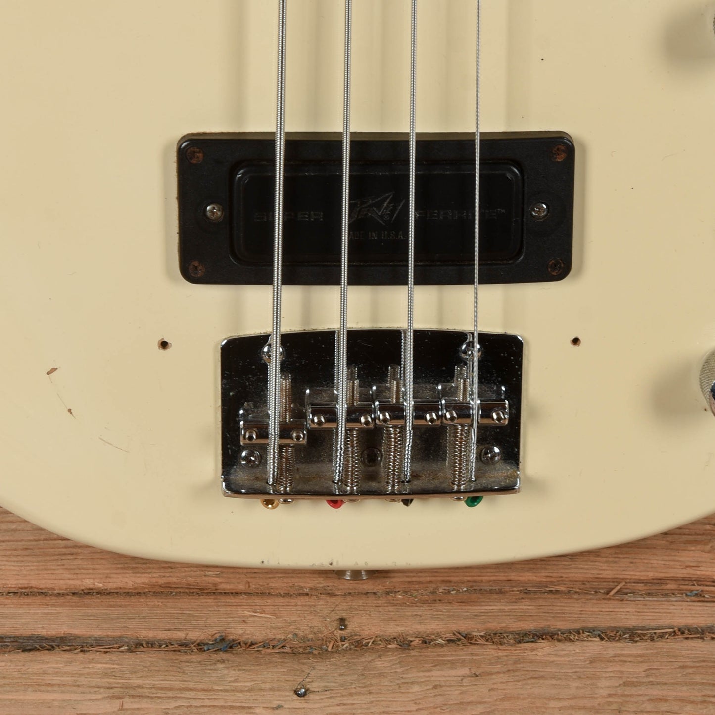 Peavey Foundation White 1992 Bass Guitars / 4-String