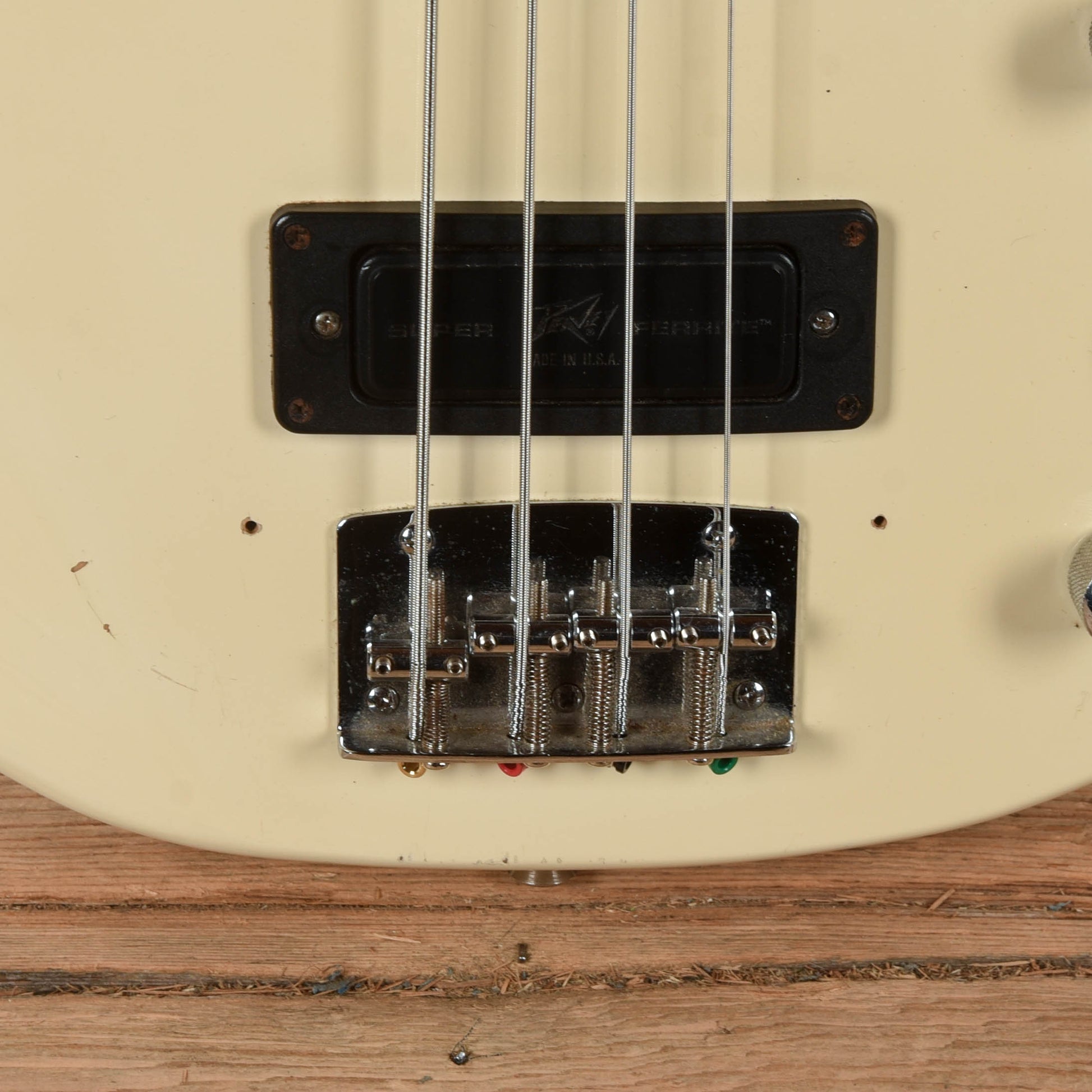 Peavey Foundation White 1992 Bass Guitars / 4-String