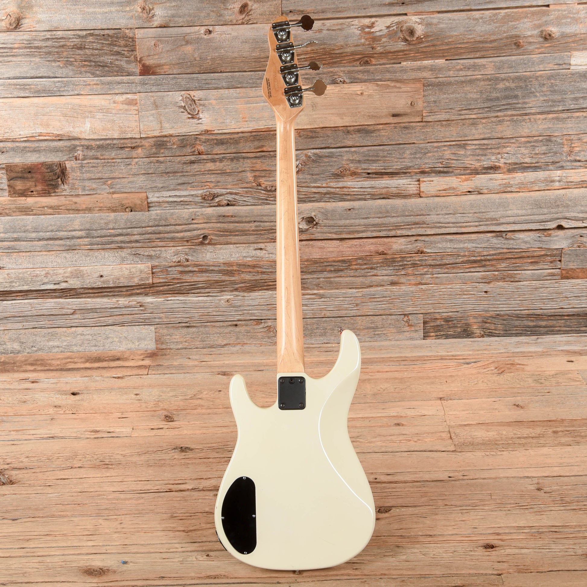Peavey Foundation White 1992 Bass Guitars / 4-String