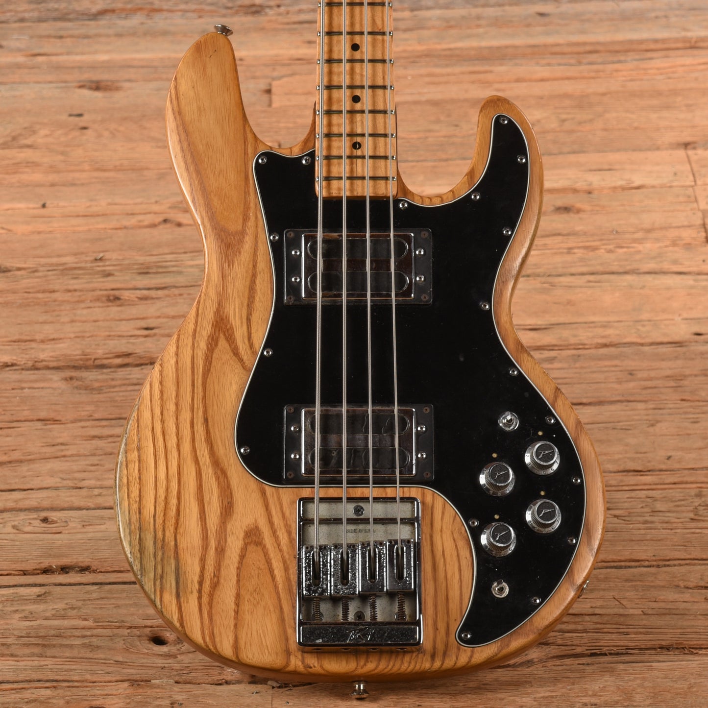 Peavey T-40 Natural Bass Guitars / 4-String