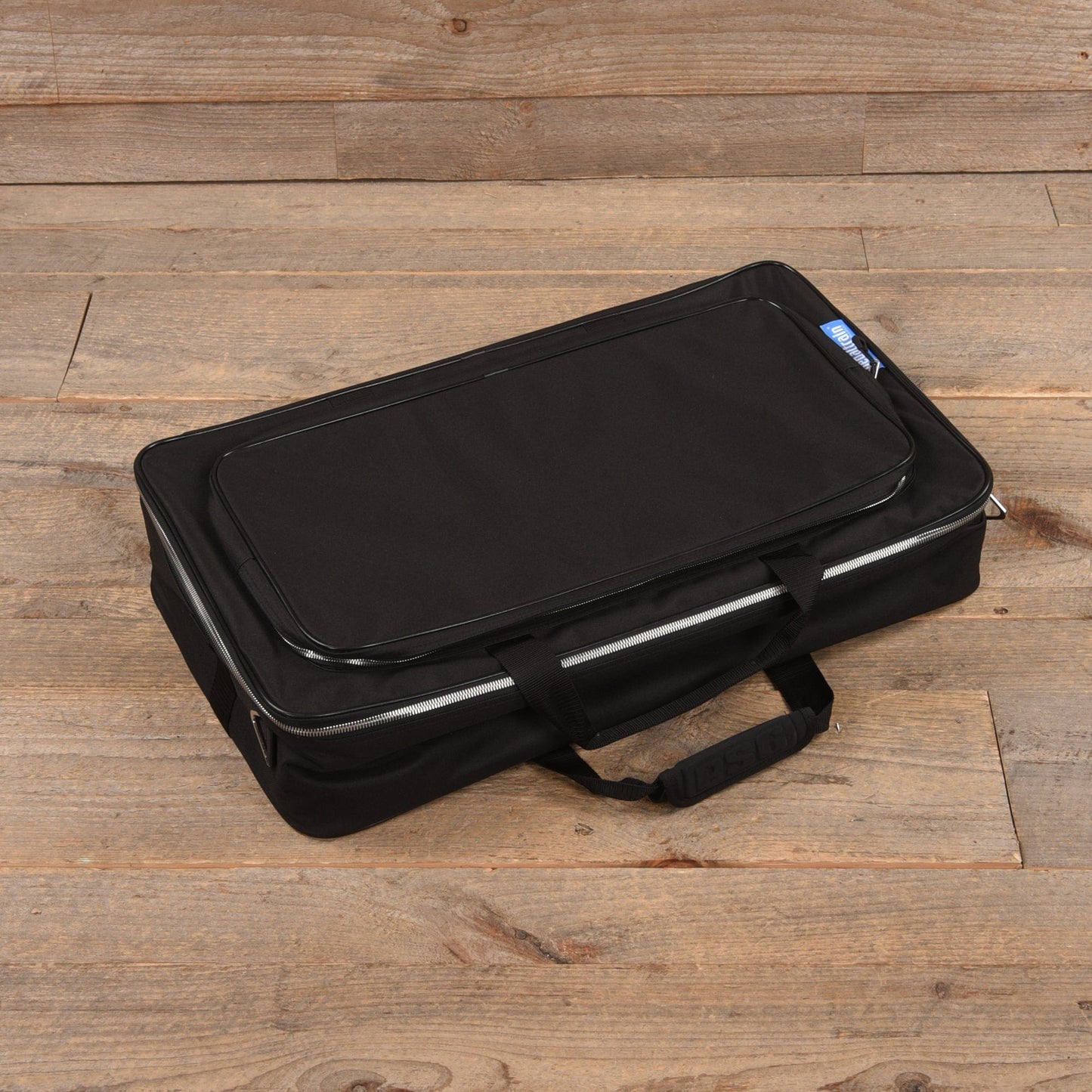 Pedaltrain Classic 2 Pedalboard 4 Rails 24x12.5 w/Soft Case Effects and Pedals / Pedalboards and Power Supplies