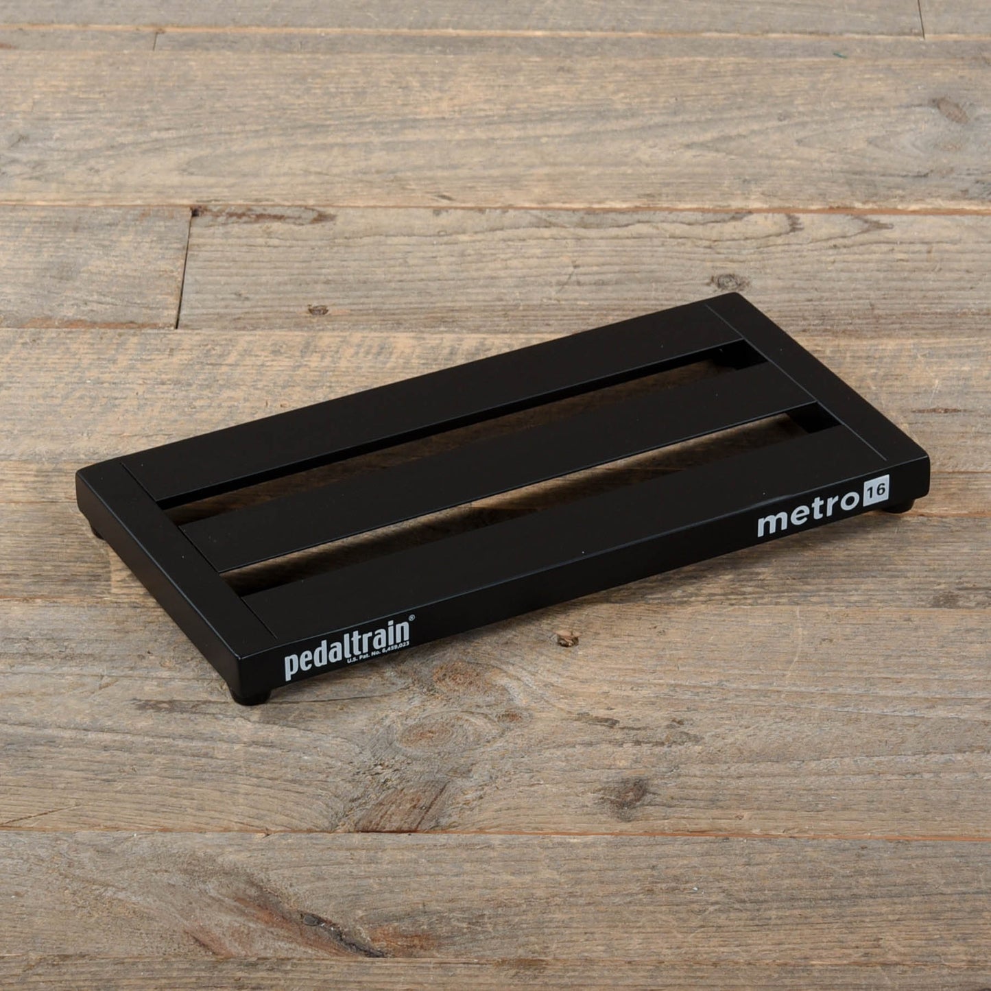 Pedaltrain Metro 16 Pedalboard 3 Rails 16x8 w/Soft Case Effects and Pedals / Pedalboards and Power Supplies