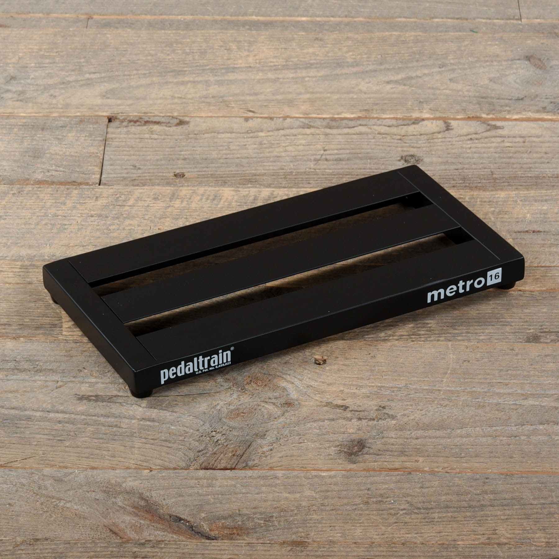 Pedaltrain Metro 16 Pedalboard 3 Rails 16x8 w/Soft Case Effects and Pedals / Pedalboards and Power Supplies