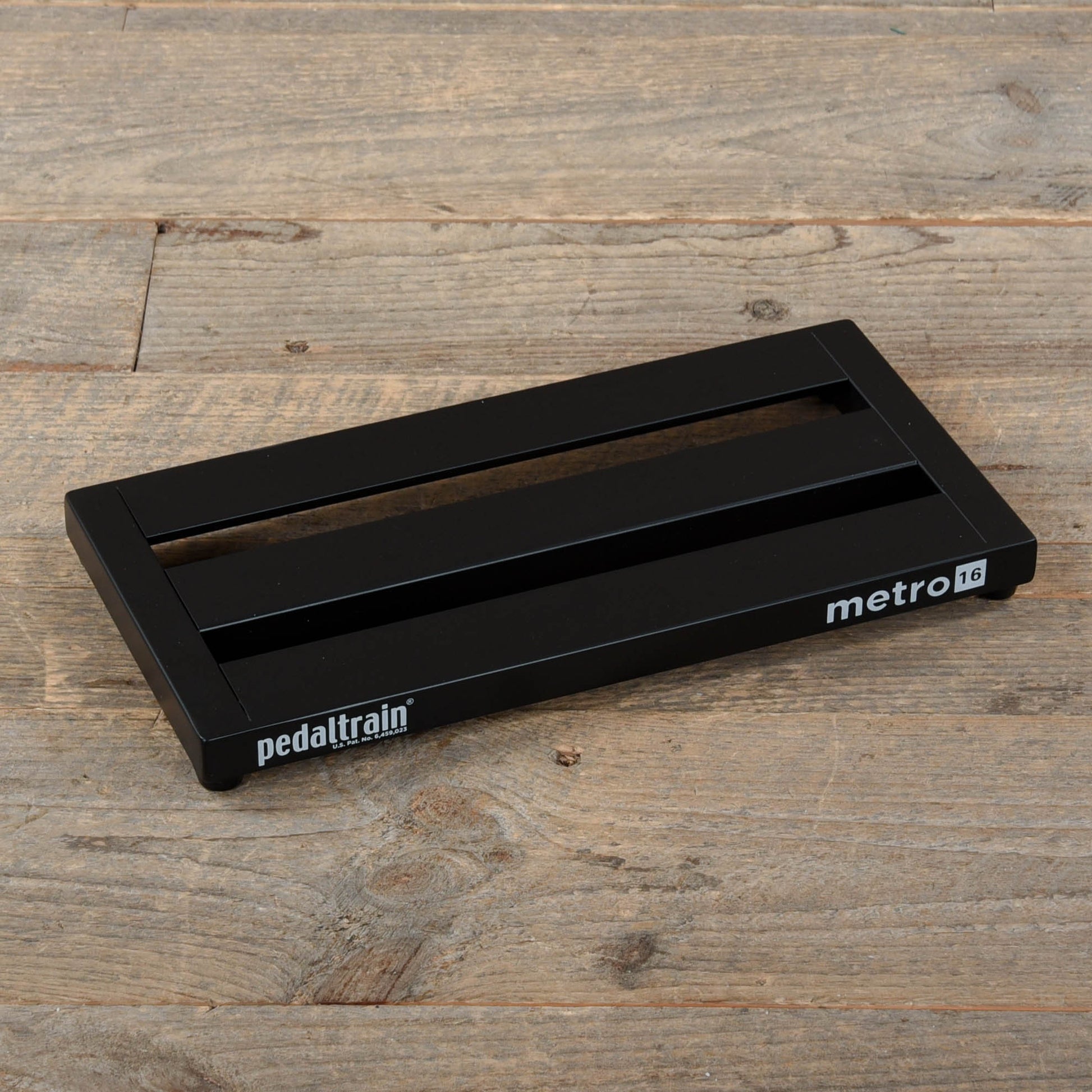 Pedaltrain Metro 16 Pedalboard 3 Rails 16x8 w/Soft Case Effects and Pedals / Pedalboards and Power Supplies