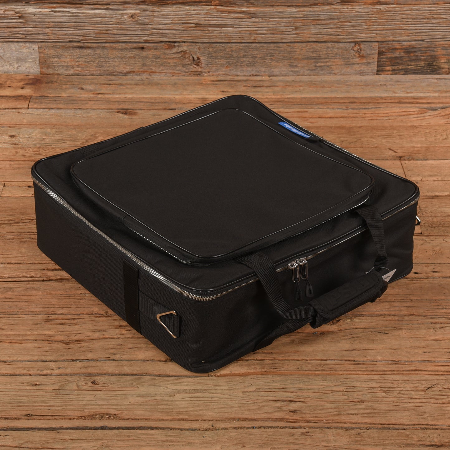 Pedaltrain XD-18 Pedalboard 6 Rails 18" x 17.5" w/Deluxe Soft Case USED Effects and Pedals / Pedalboards and Power Supplies