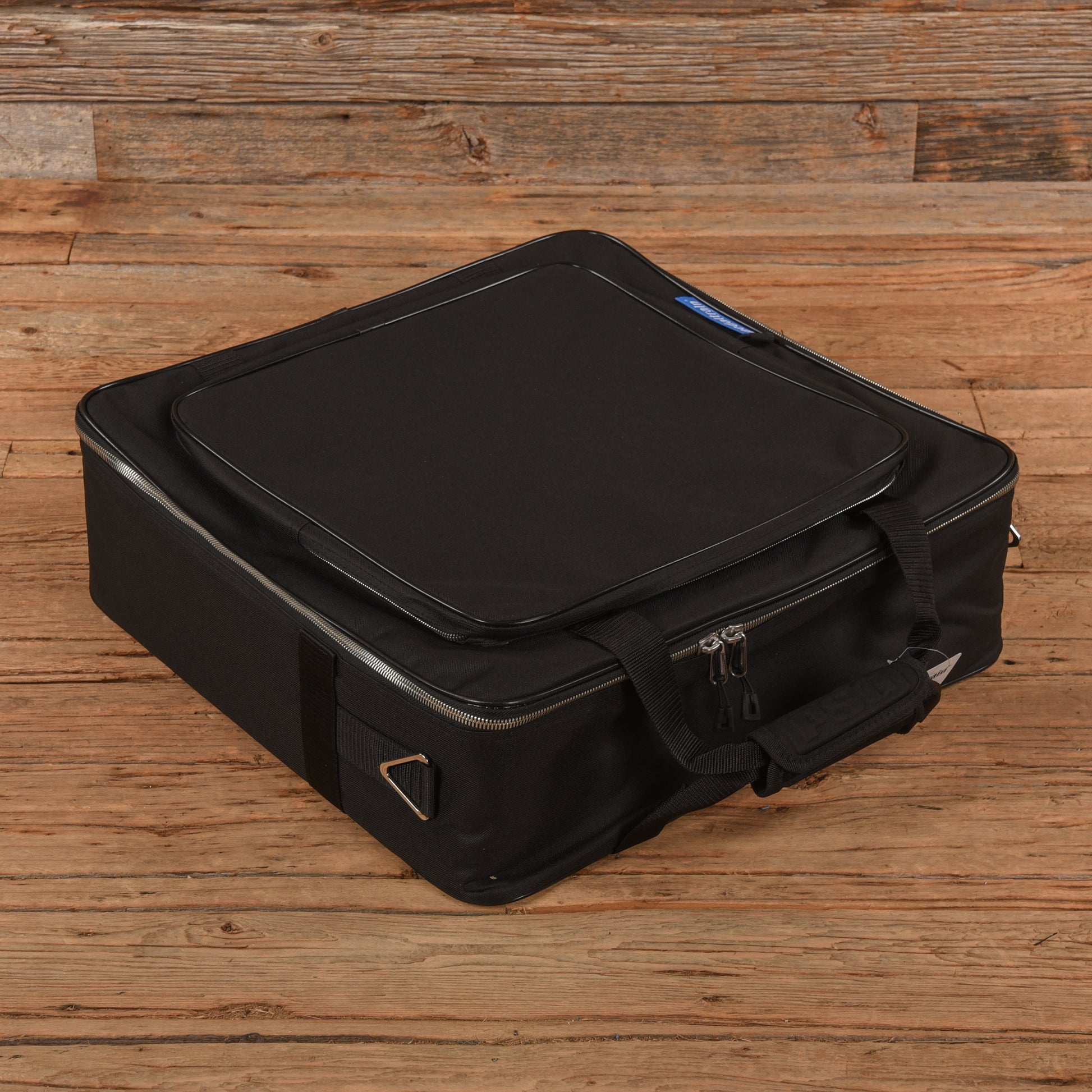 Pedaltrain XD-18 Pedalboard 6 Rails 18" x 17.5" w/Deluxe Soft Case USED Effects and Pedals / Pedalboards and Power Supplies
