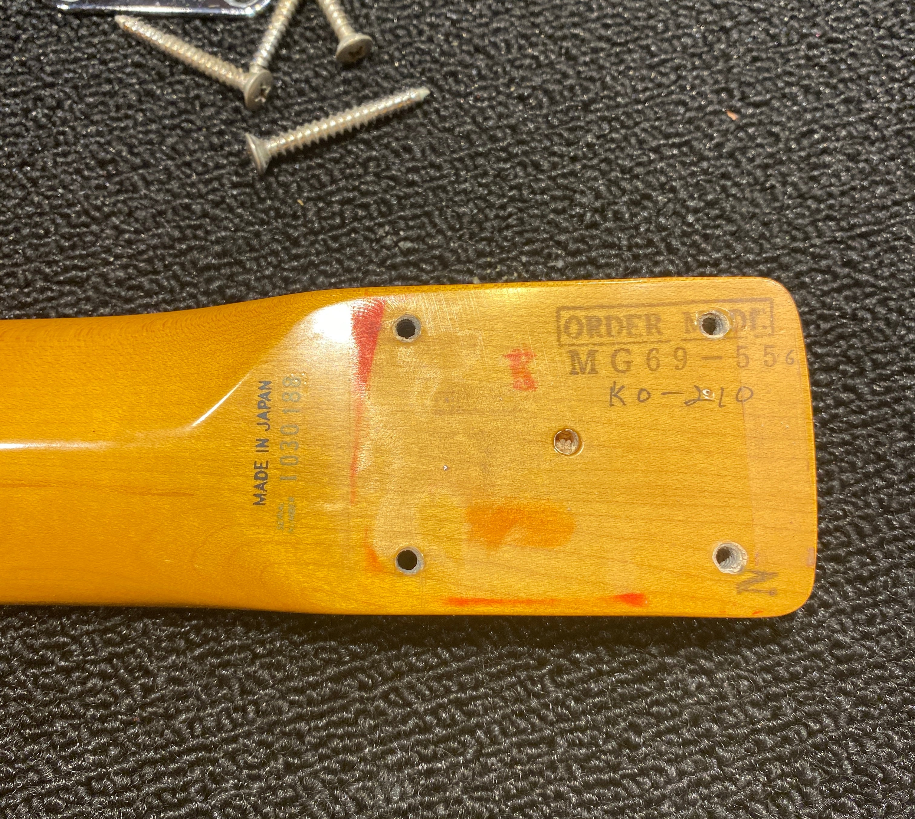 Fender MG-69 Mustang Reissue MIJ Competition Red 1990