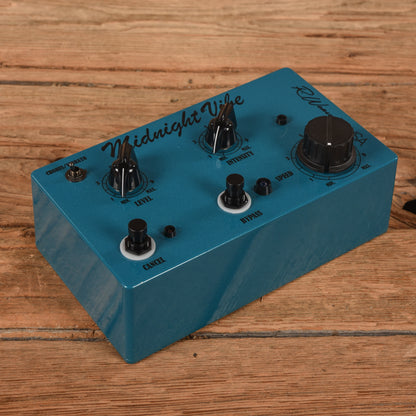 R Weaver Midnight Vibe Effect Pedals