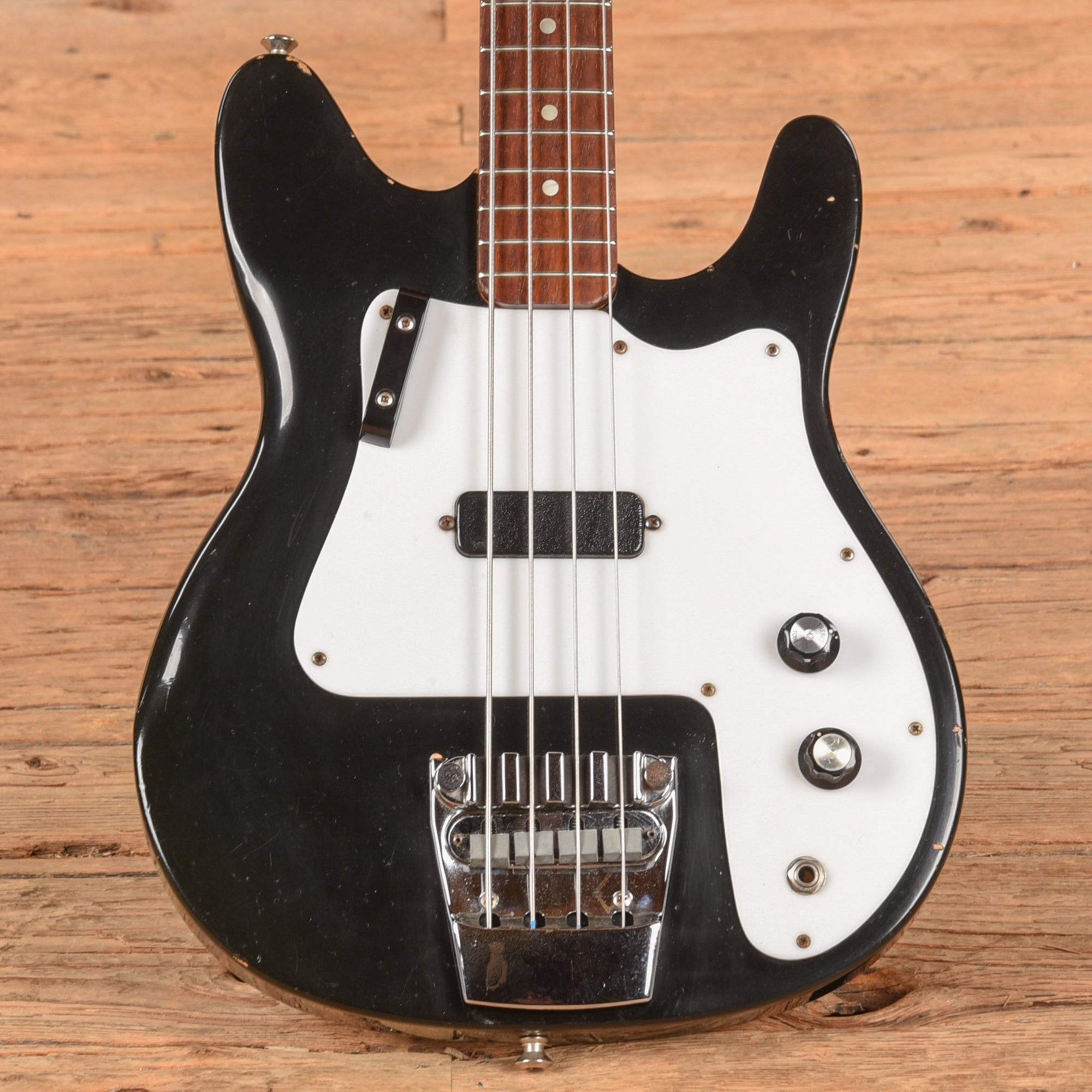 Rickenbacker 3000 Jetglo 1976 Bass Guitars / 4-String