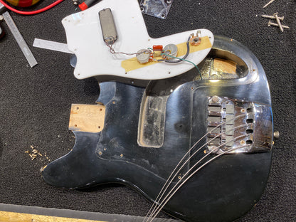 Rickenbacker 3000 Jetglo 1976 Bass Guitars / 4-String