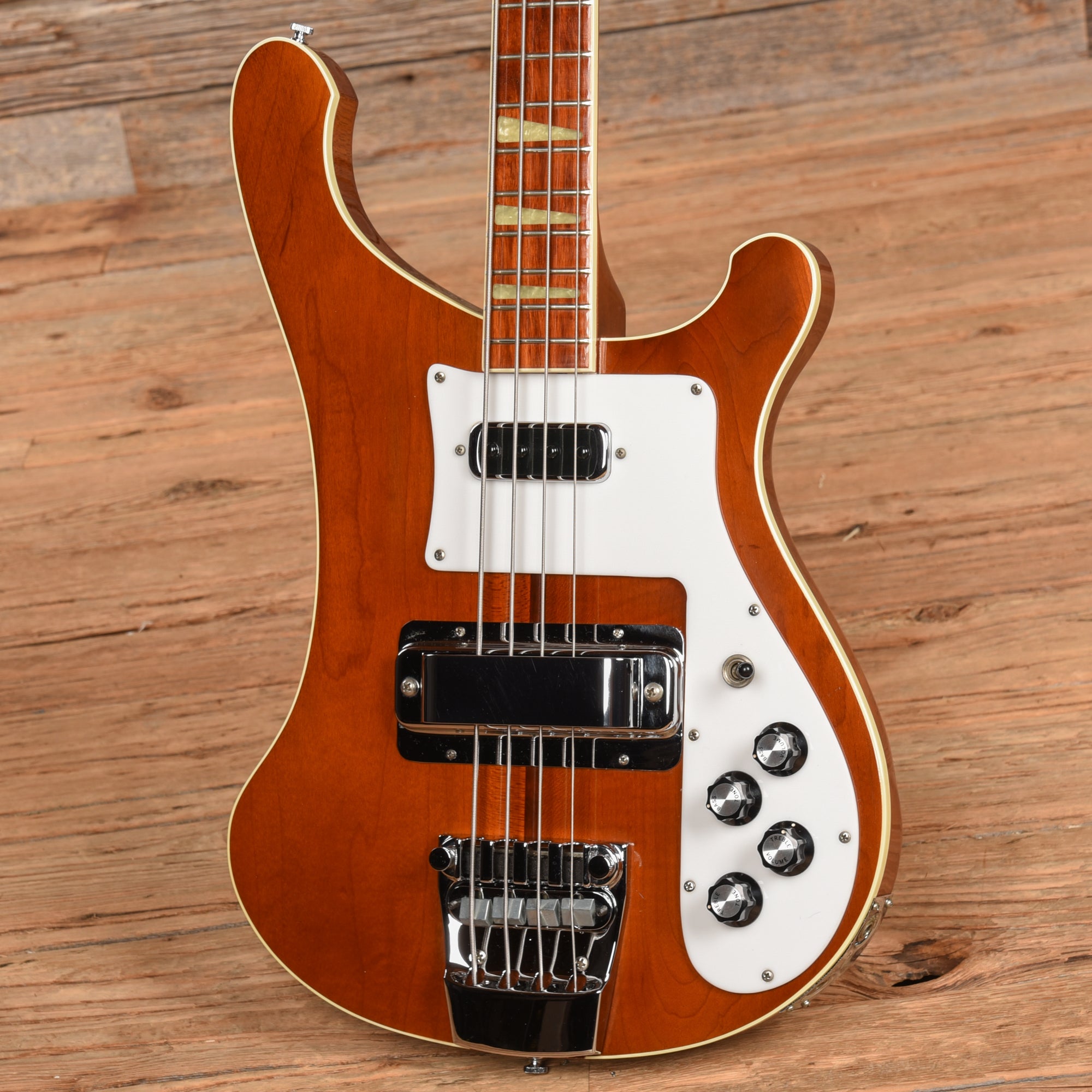 Rickenbacker 4001 Walnut 1975 Bass Guitars / 4-String