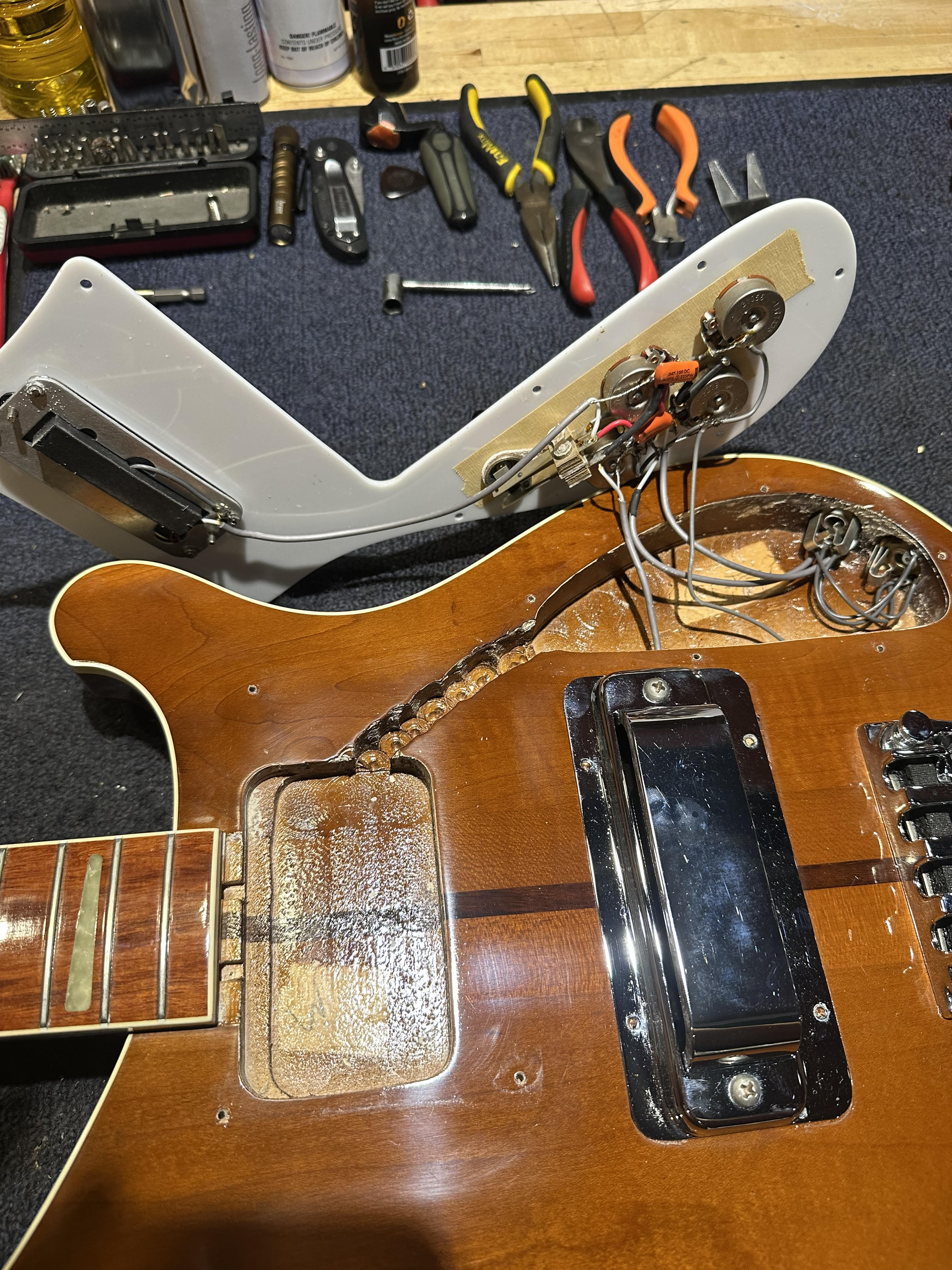 Rickenbacker 4001 Walnut 1975 Bass Guitars / 4-String