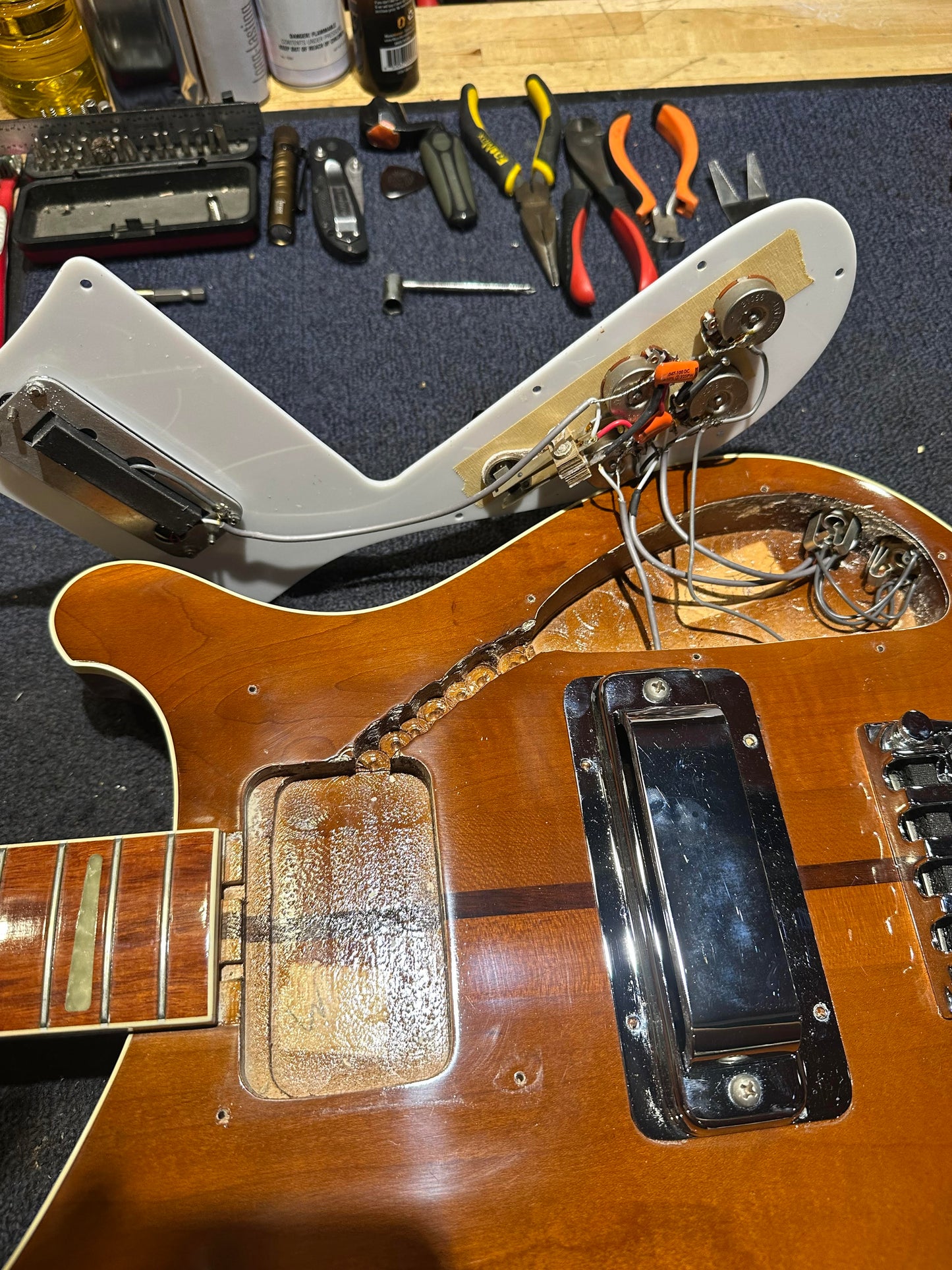 Rickenbacker 4001 Walnut 1975 Bass Guitars / 4-String
