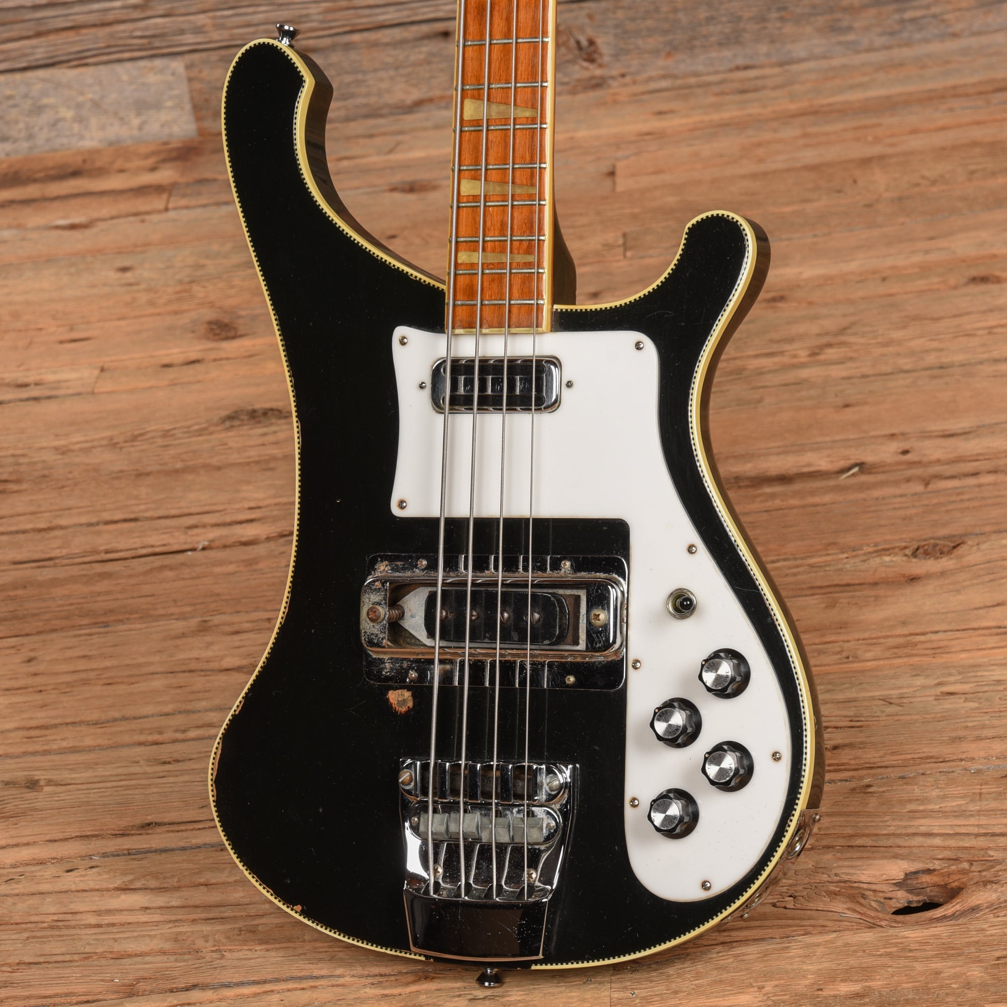 Rickenbacker 4001 Jetglo 1973 – Chicago Music Exchange