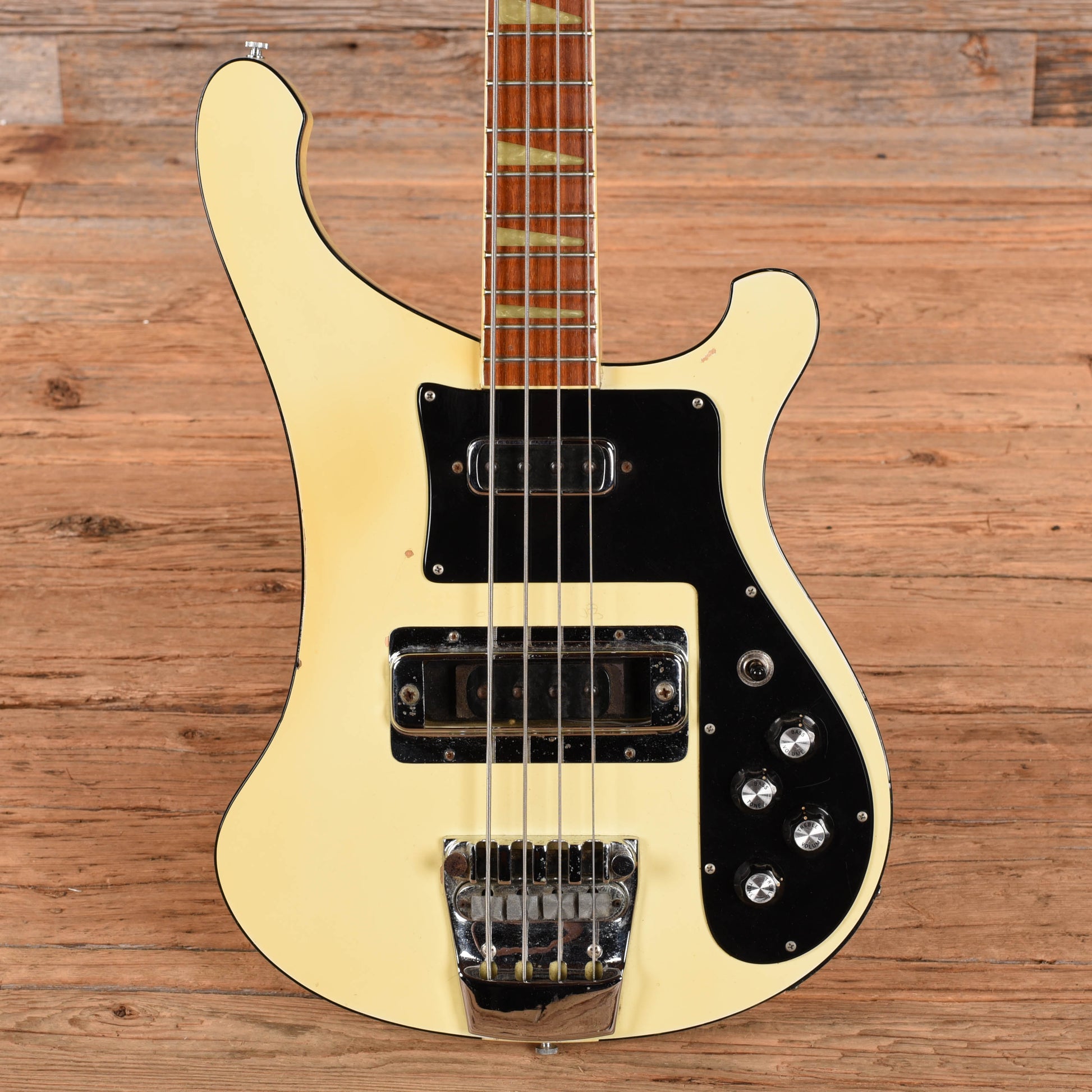 Rickenbacker 4001 White 1977 Bass Guitars