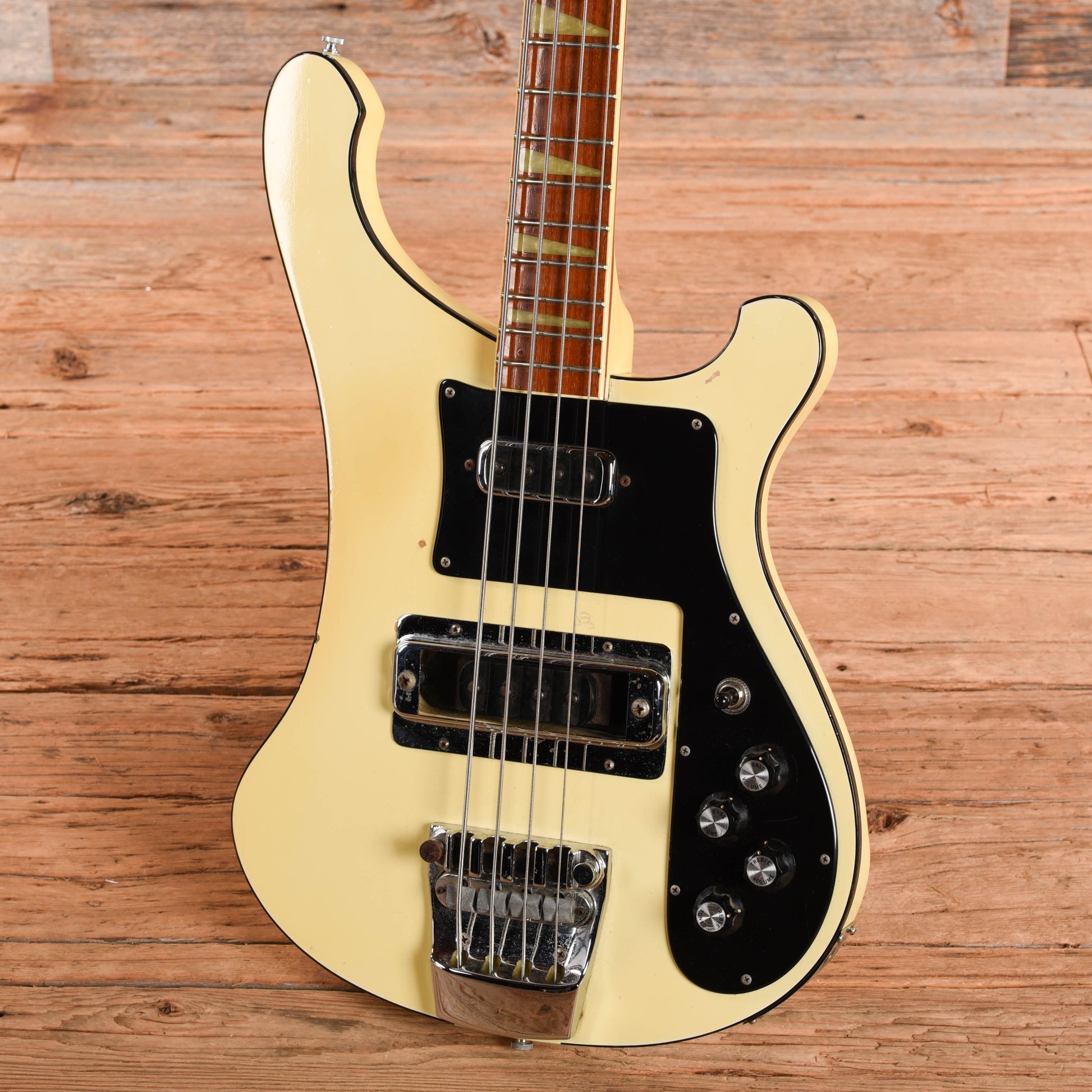 Rickenbacker 4001 White 1977 Bass Guitars