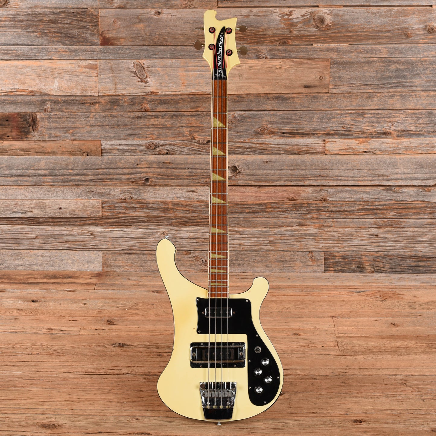 Rickenbacker 4001 White 1977 Bass Guitars