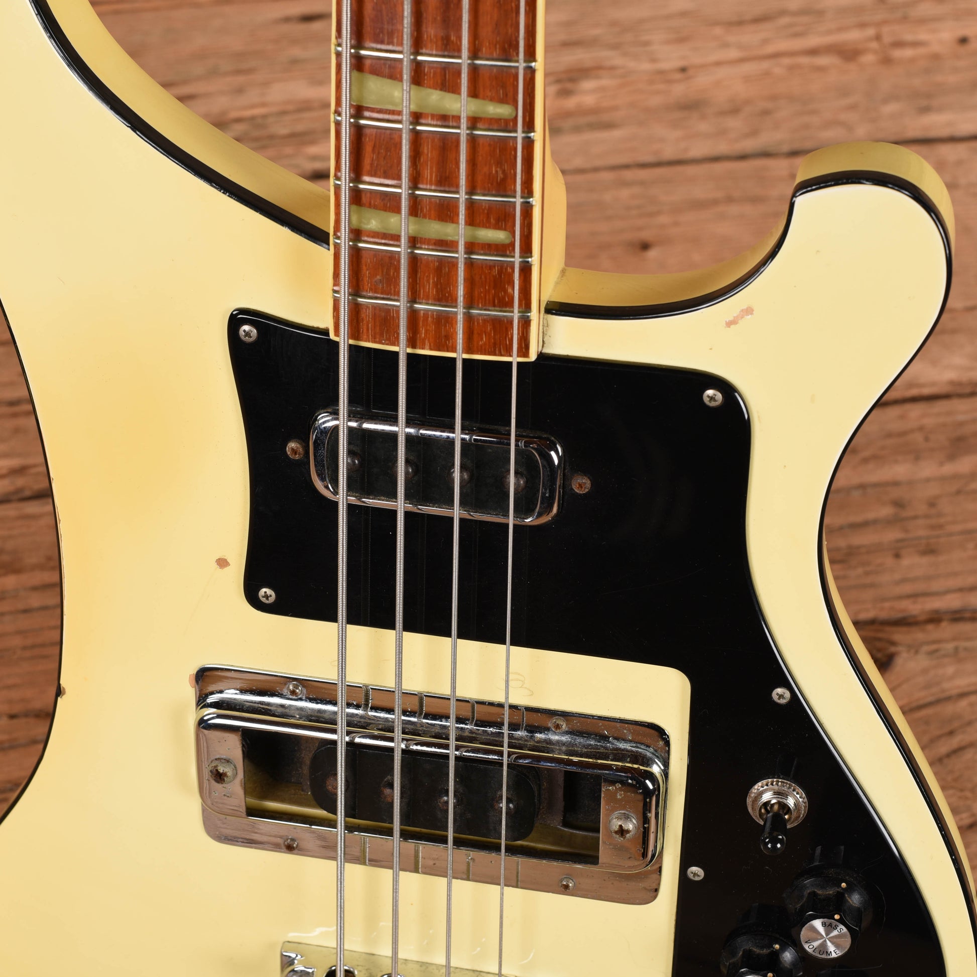 Rickenbacker 4001 White 1977 Bass Guitars