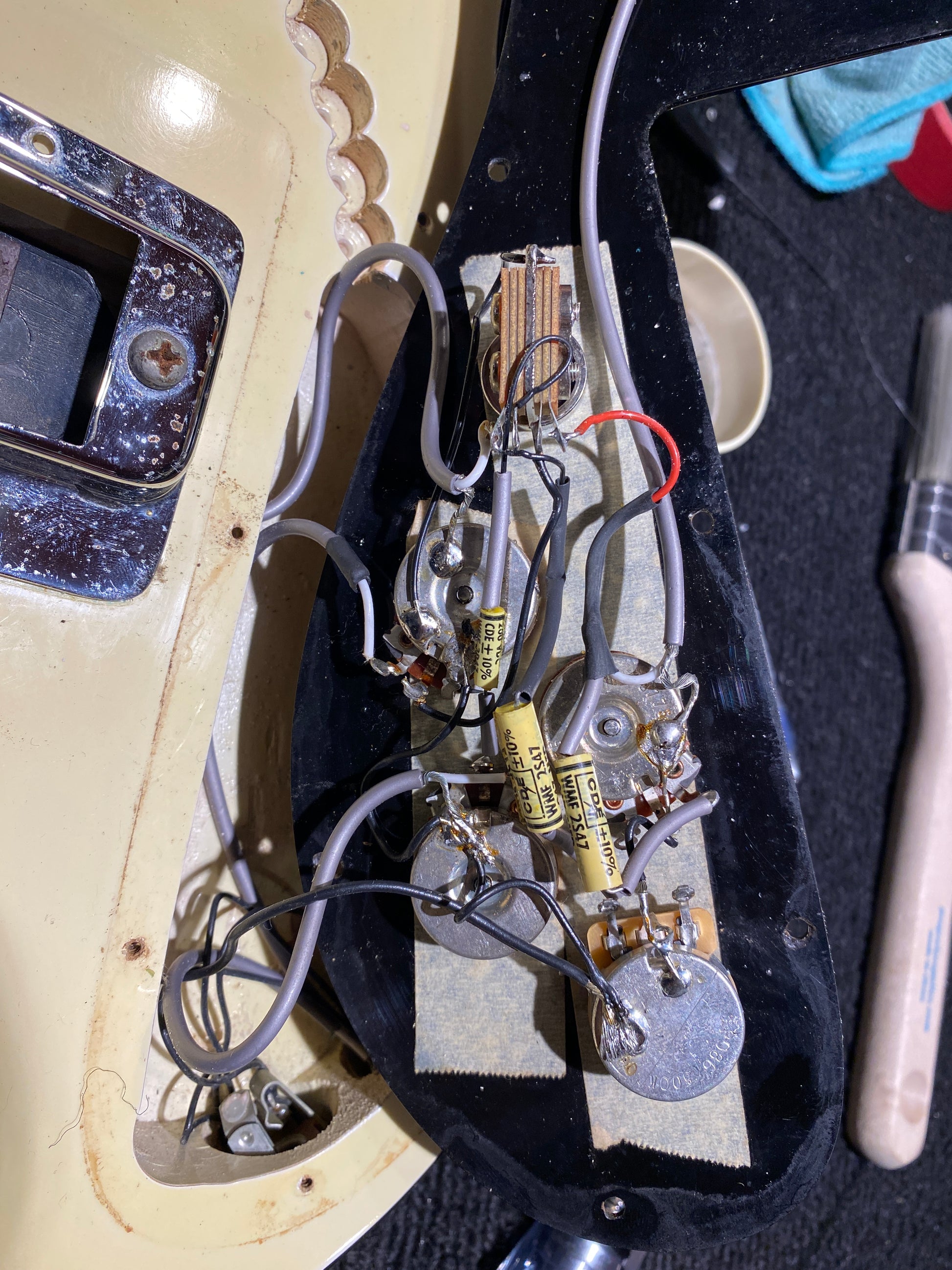 Rickenbacker 4001 White 1977 Bass Guitars