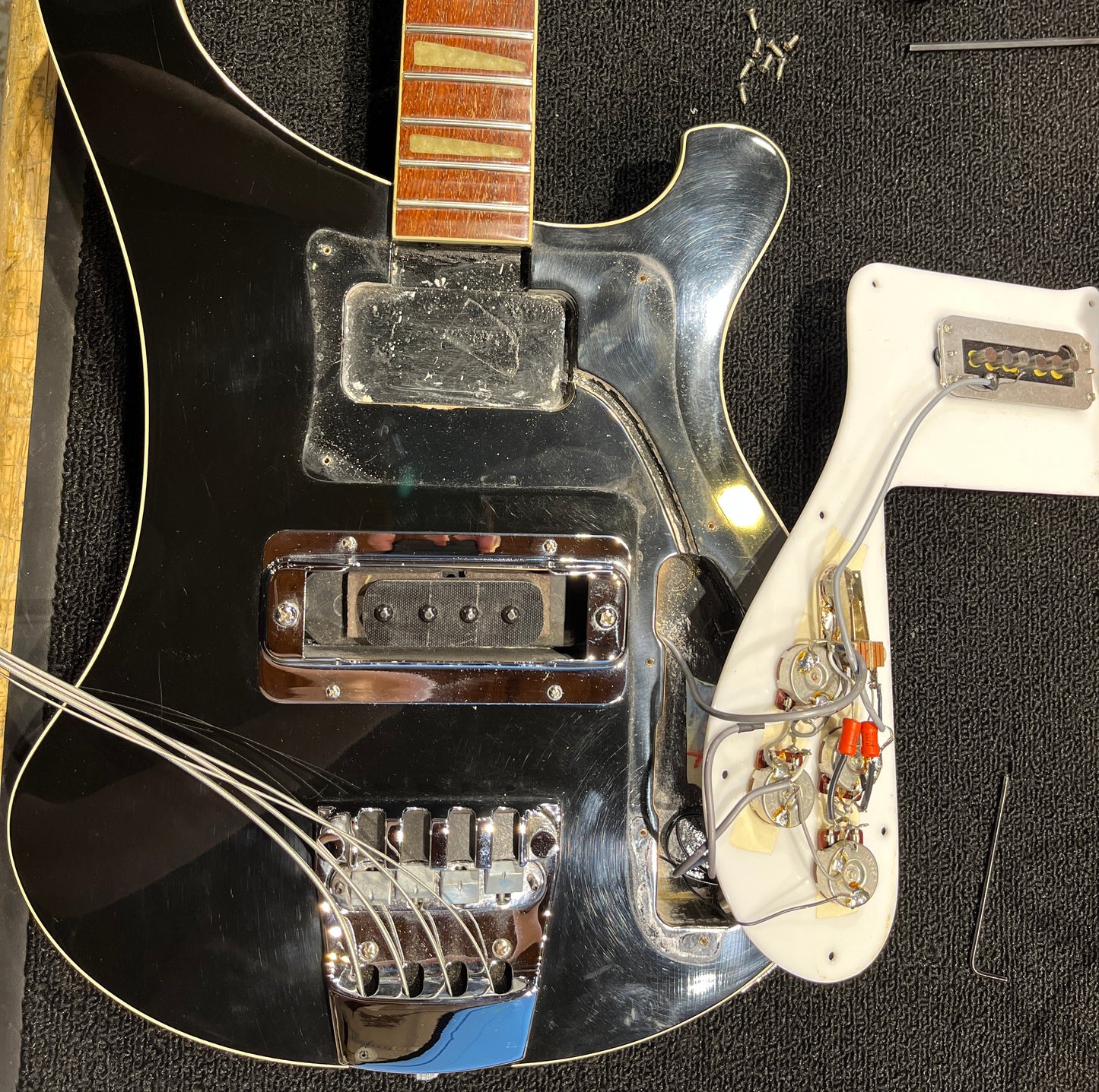 Rickenbacker 4003 Jetglo 1989 Bass Guitars