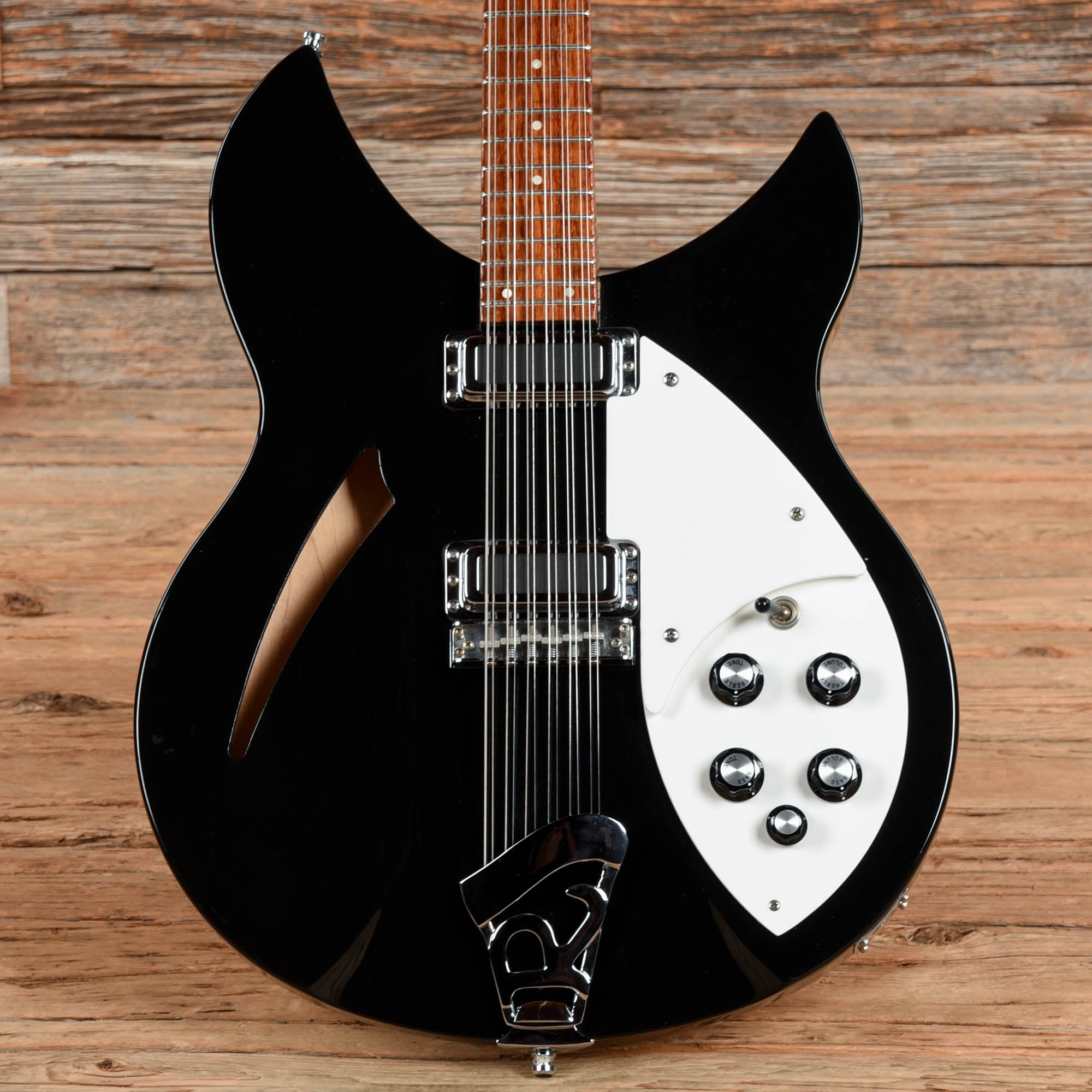 Rickenbacker 330/12 Jetglo 2004 Electric Guitars / Semi-Hollow