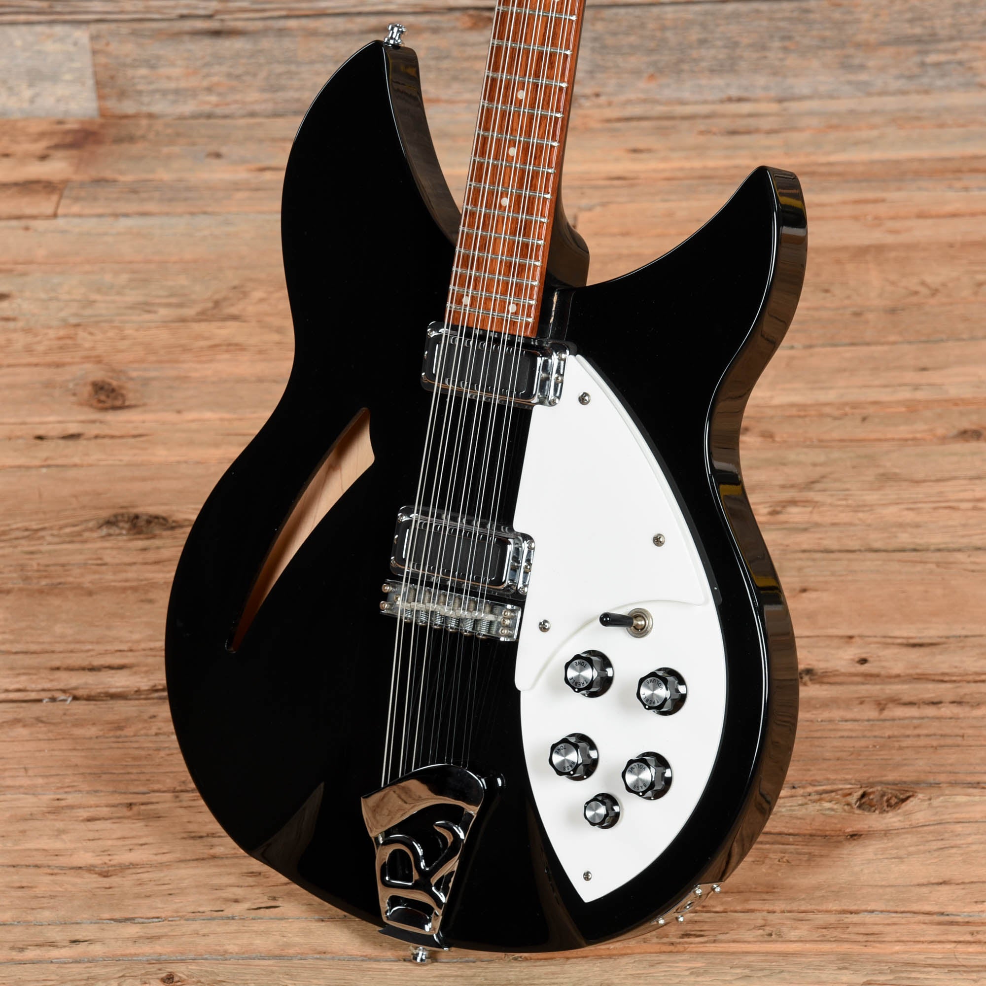 Rickenbacker 330/12 Jetglo 2004 Electric Guitars / Semi-Hollow