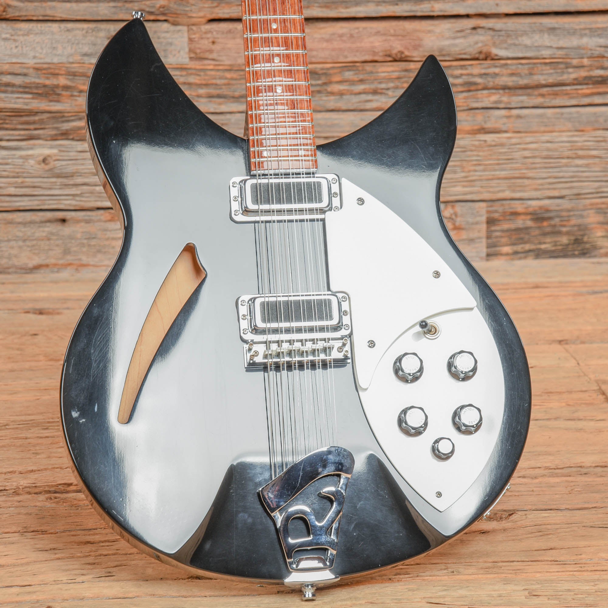 Rickenbacker 330/12 Jetglo 2004 Electric Guitars / Semi-Hollow