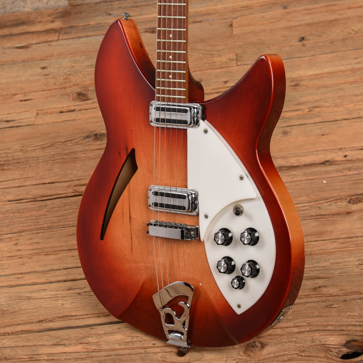 Rickenbacker 330 Fireglo 1966 Electric Guitars / Semi-Hollow