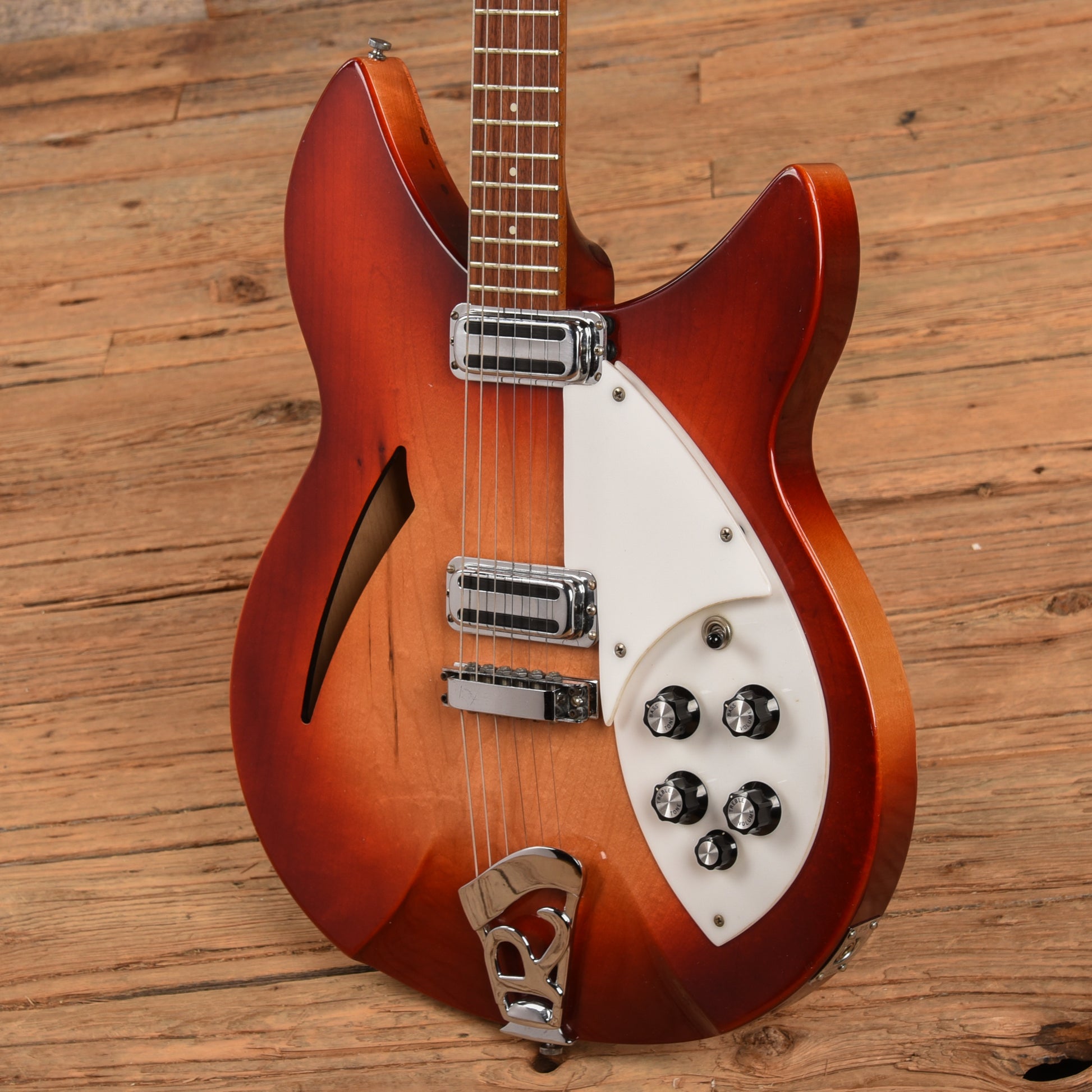 Rickenbacker 330 Fireglo 1966 Electric Guitars / Semi-Hollow