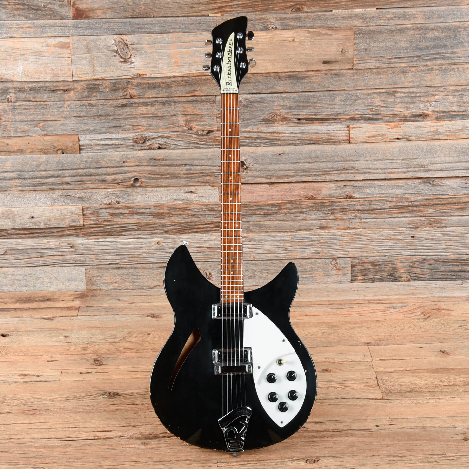 Rickenbacker 330 Jetglo 1985 Electric Guitars / Semi-Hollow