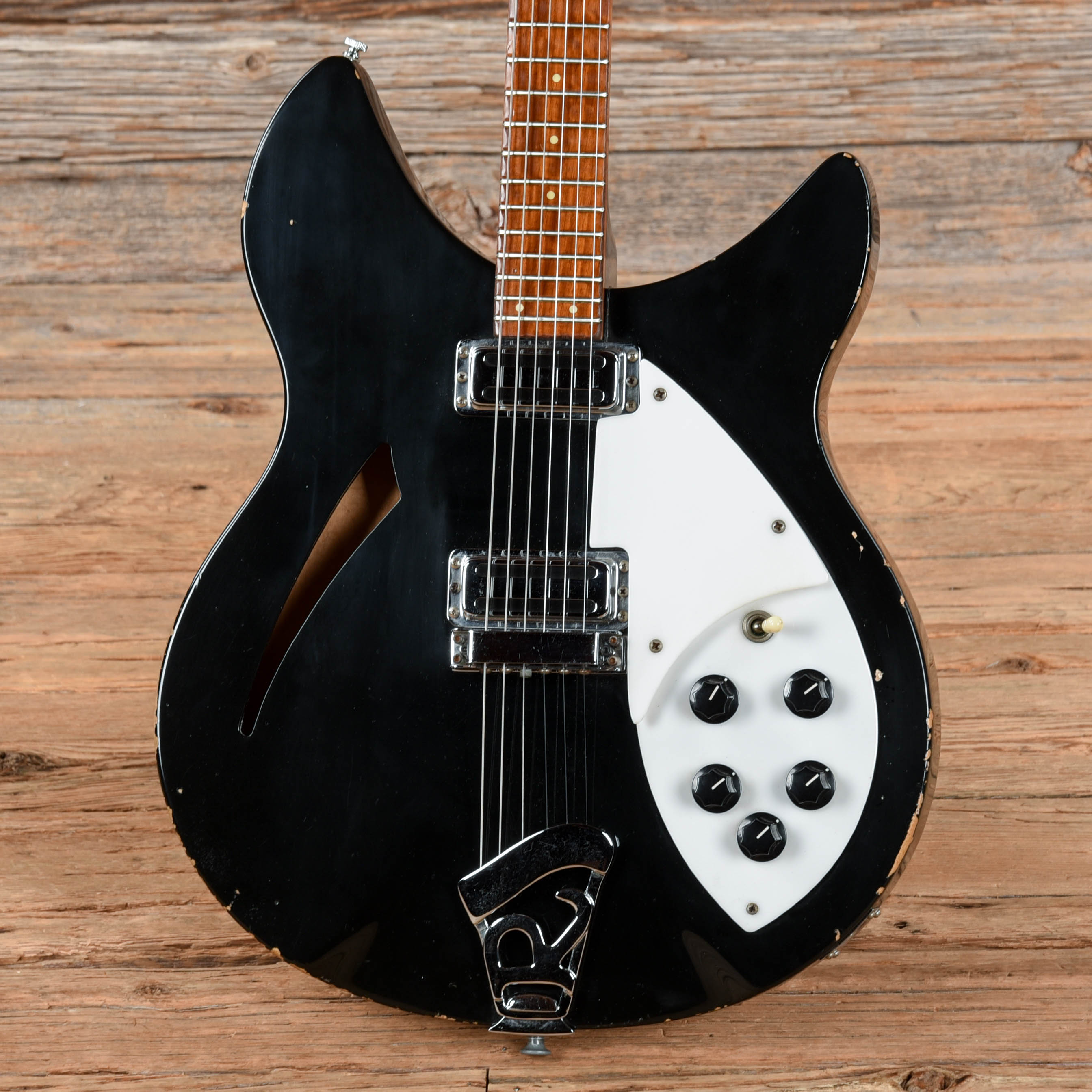 Rickenbacker 330 Jetglo 1985 Electric Guitars / Semi-Hollow