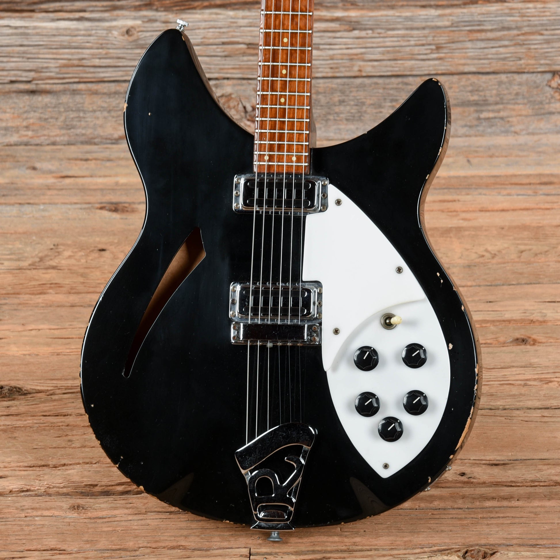 Rickenbacker 330 Jetglo 1985 Electric Guitars / Semi-Hollow