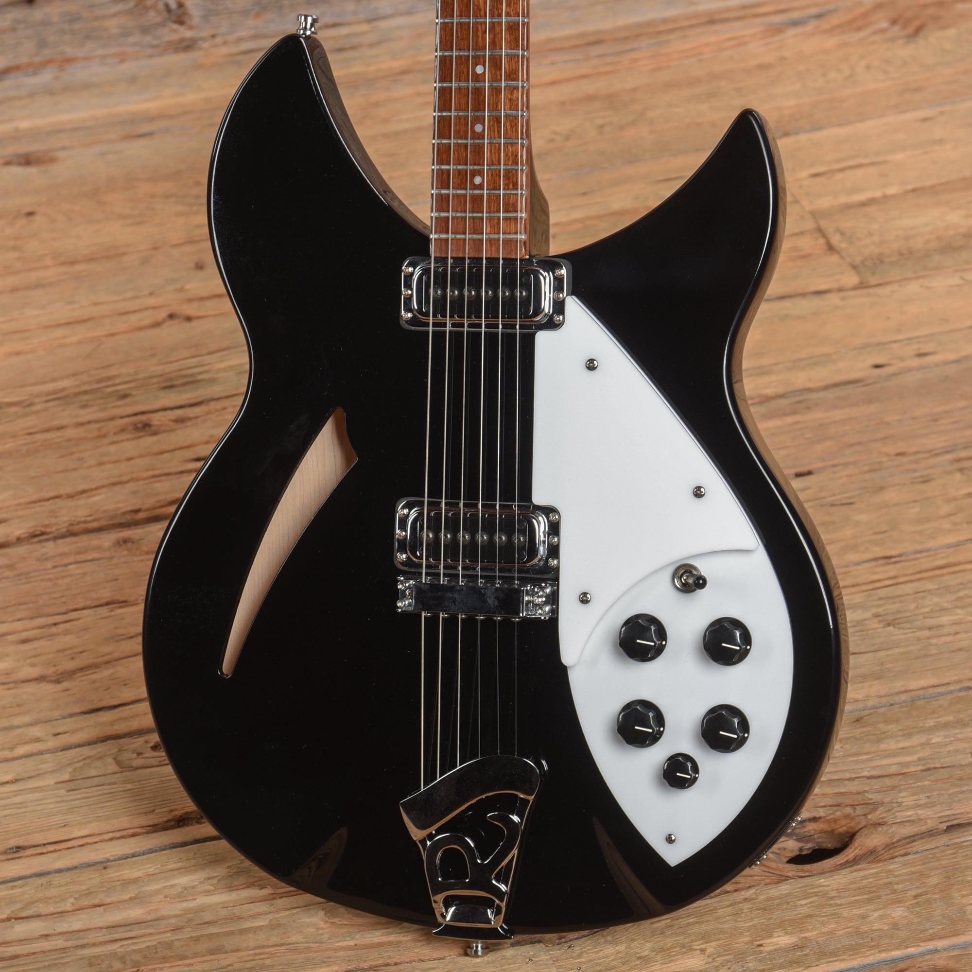 Rickenbacker 330 Jetglo 2024 Electric Guitars / Semi-Hollow