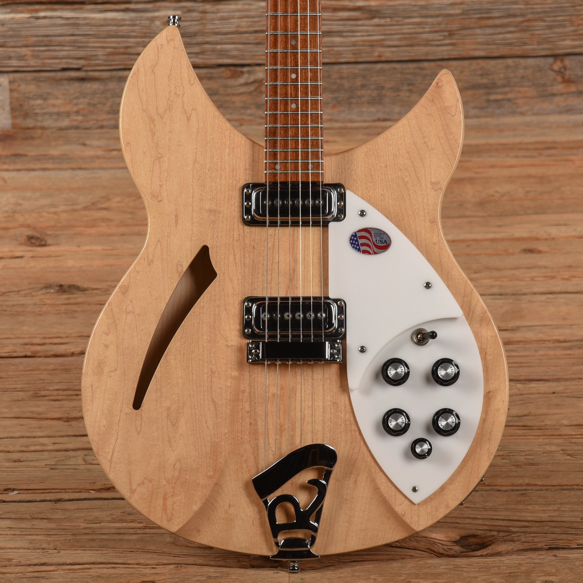Rickenbacker 330 Mapleglo 2016 Electric Guitars / Semi-Hollow