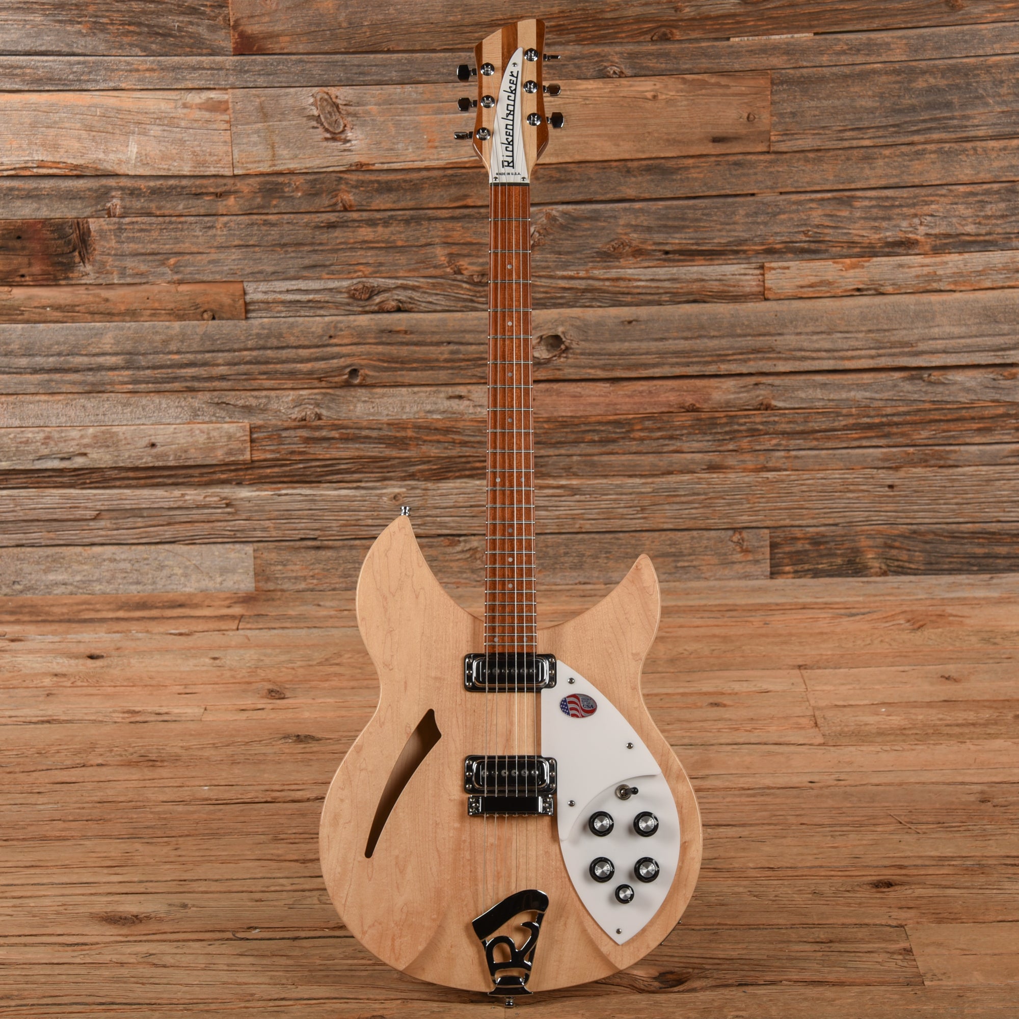 Rickenbacker 330 Mapleglo 2016 Electric Guitars / Semi-Hollow
