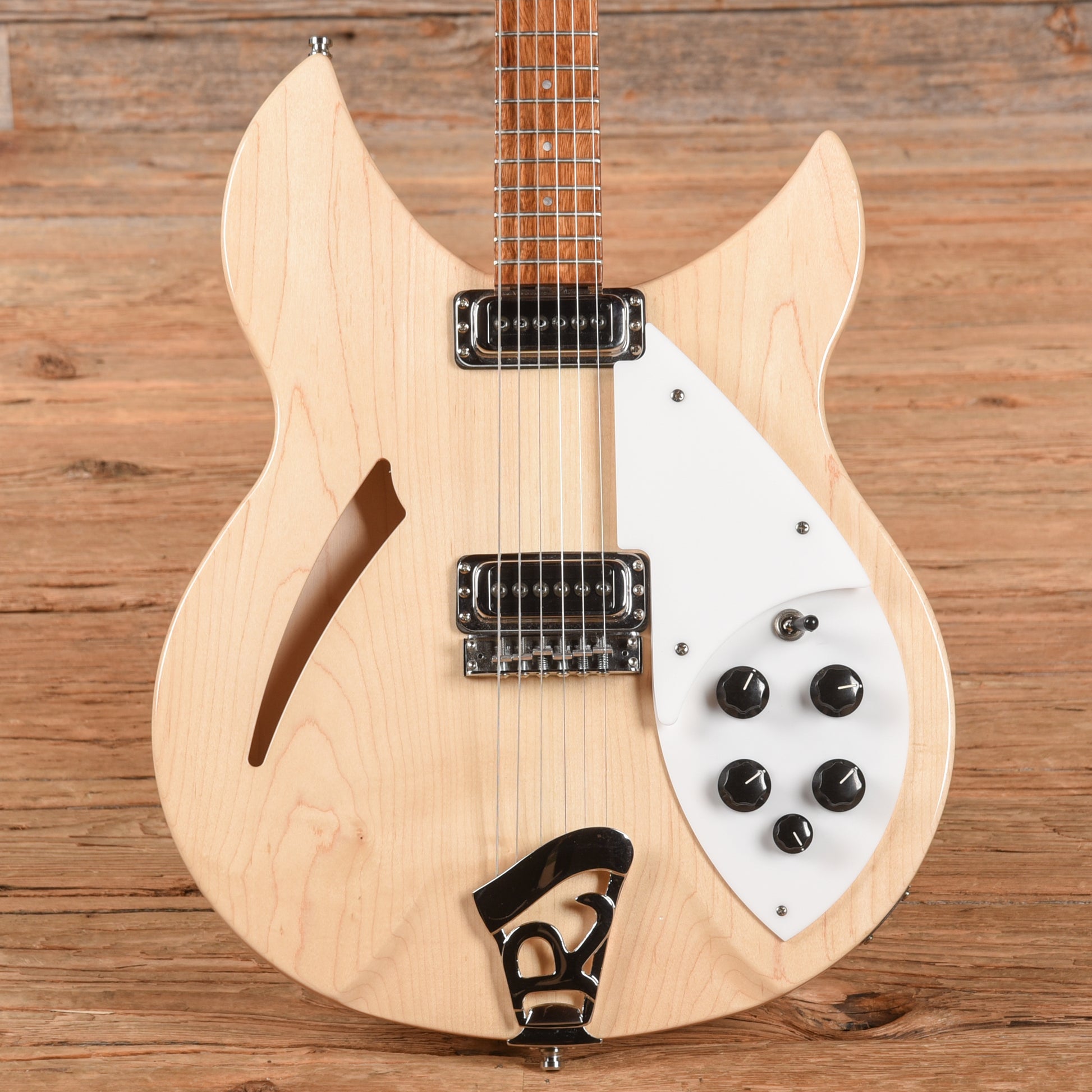 Rickenbacker 330 Mapleglo 2023 Electric Guitars / Semi-Hollow