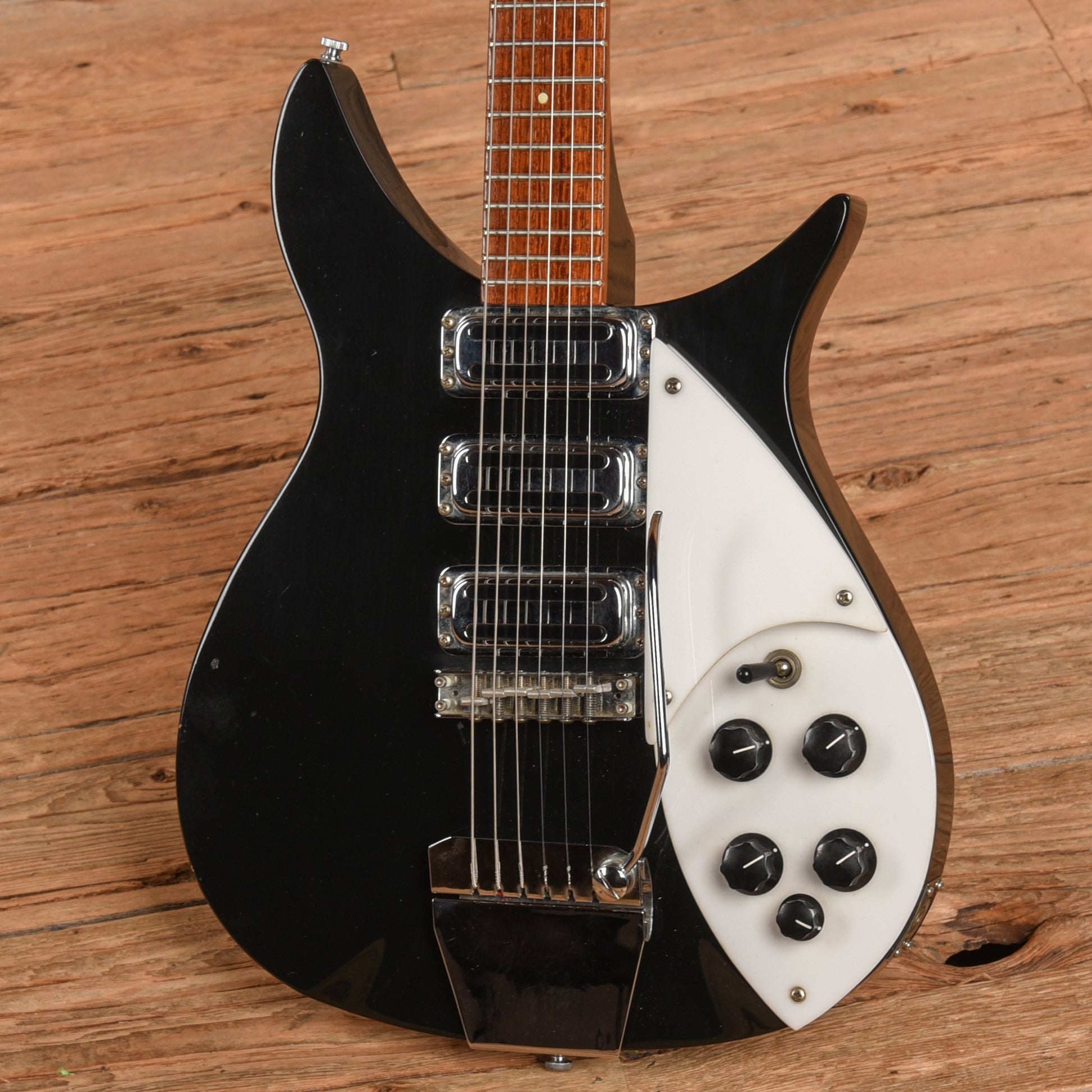 Rickenbacker 325C64 Jetglo 1984 Electric Guitars / Solid Body