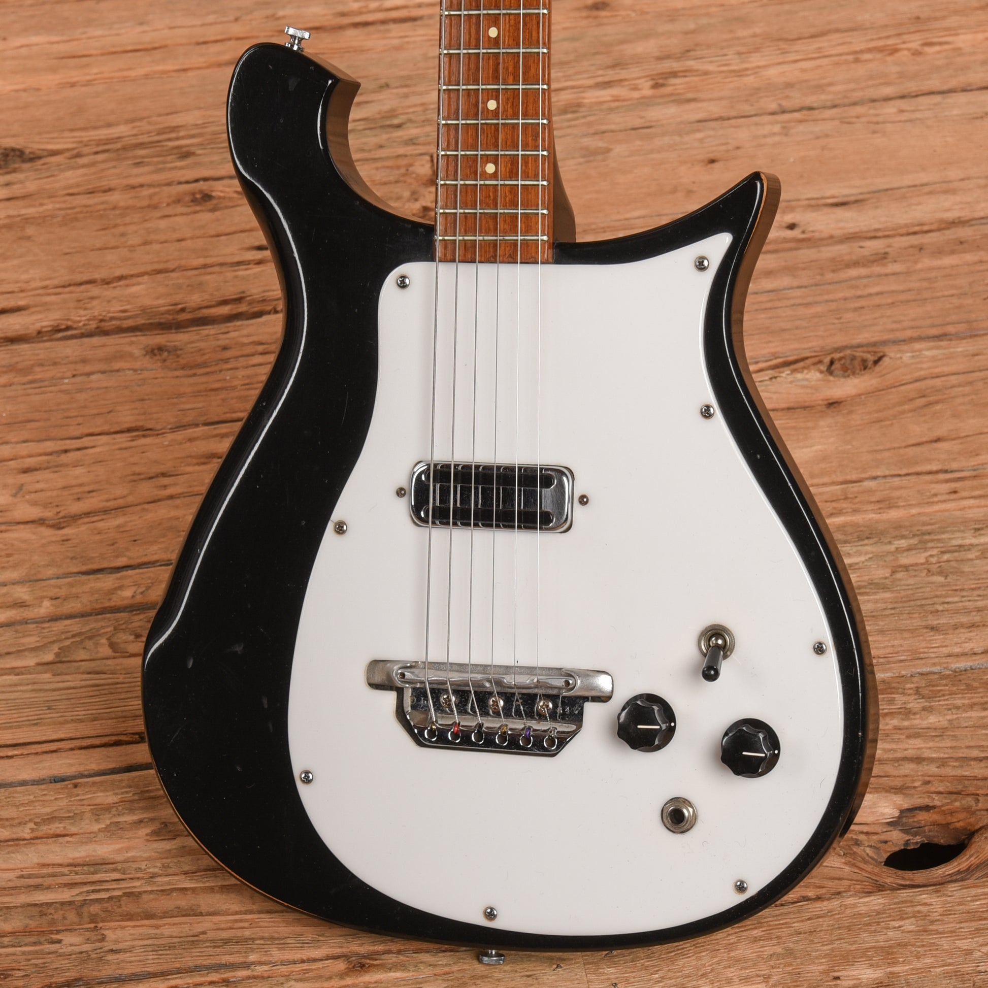 Rickenbacker 425 Jetglo 1964 Electric Guitars / Solid Body