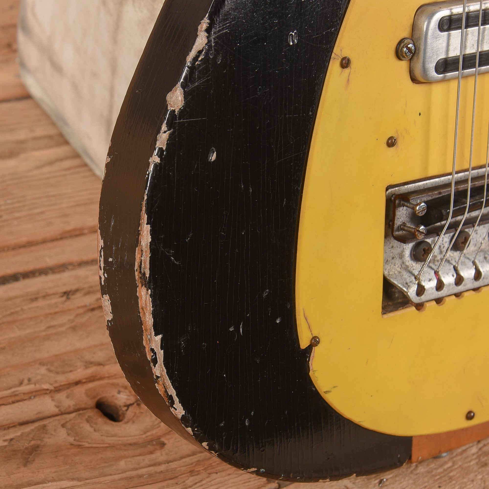 Rickenbacker Model 1000 Jetglo 1957 Electric Guitars / Solid Body