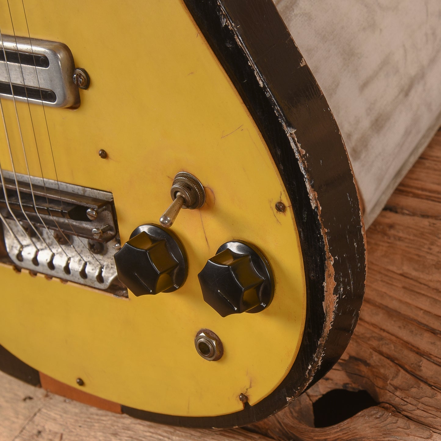 Rickenbacker Model 1000 Jetglo 1957 Electric Guitars / Solid Body