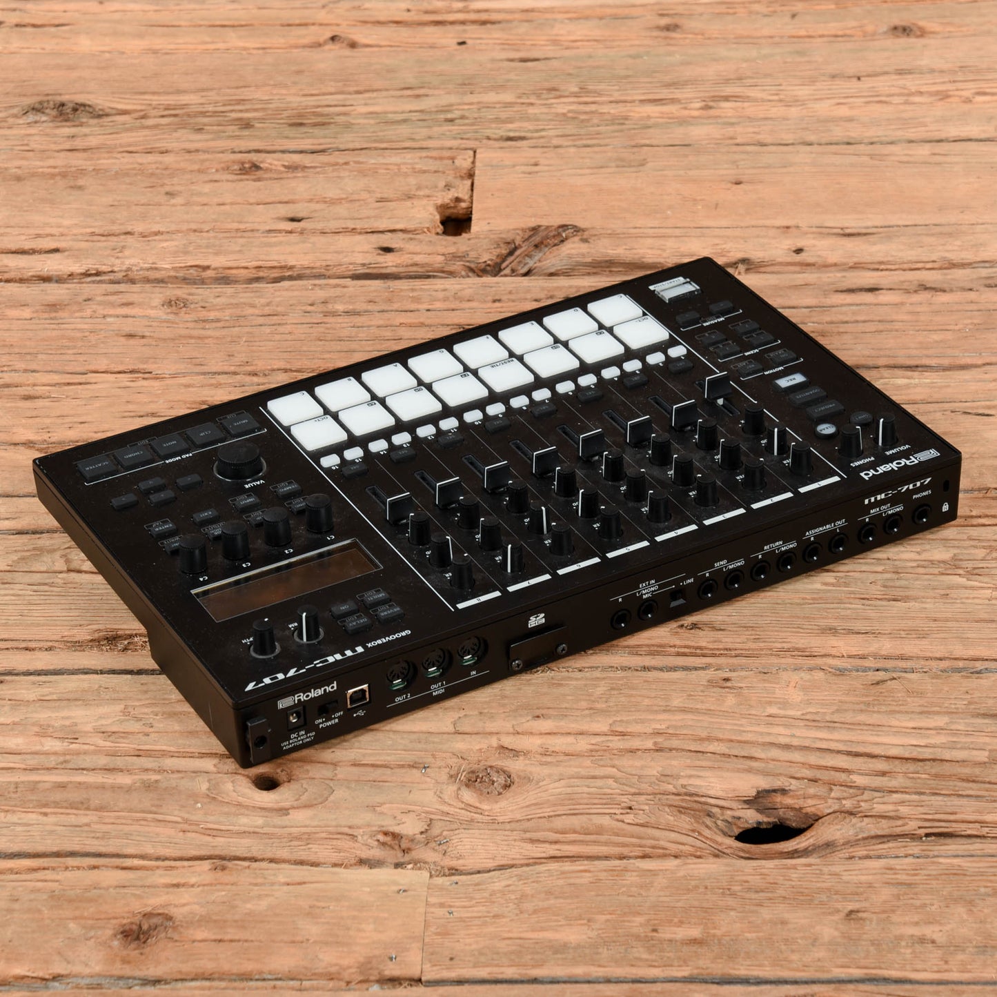 Roland MC-707 Groovebox Keyboards and Synths / Drum Machines