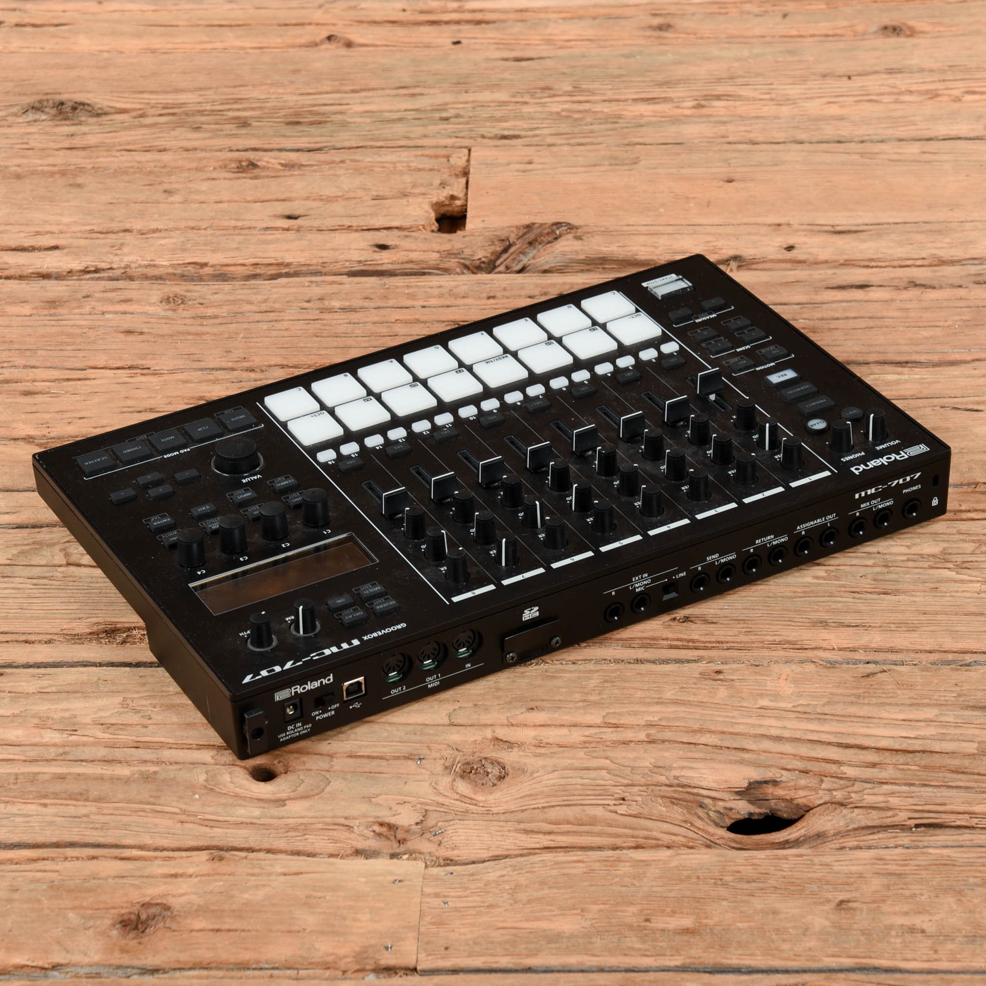 Roland MC-707 Groovebox Keyboards and Synths / Drum Machines