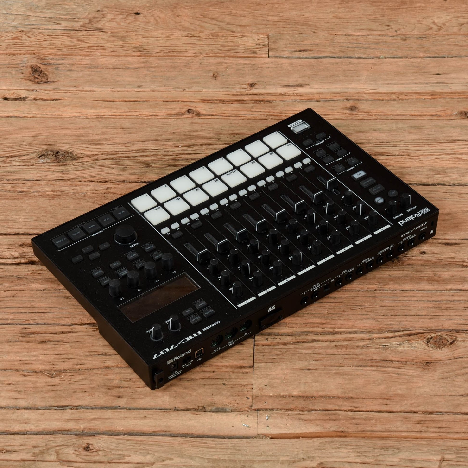 Groove Box Roland Roland MC-707 Groovebox – Chicago Music Exchange